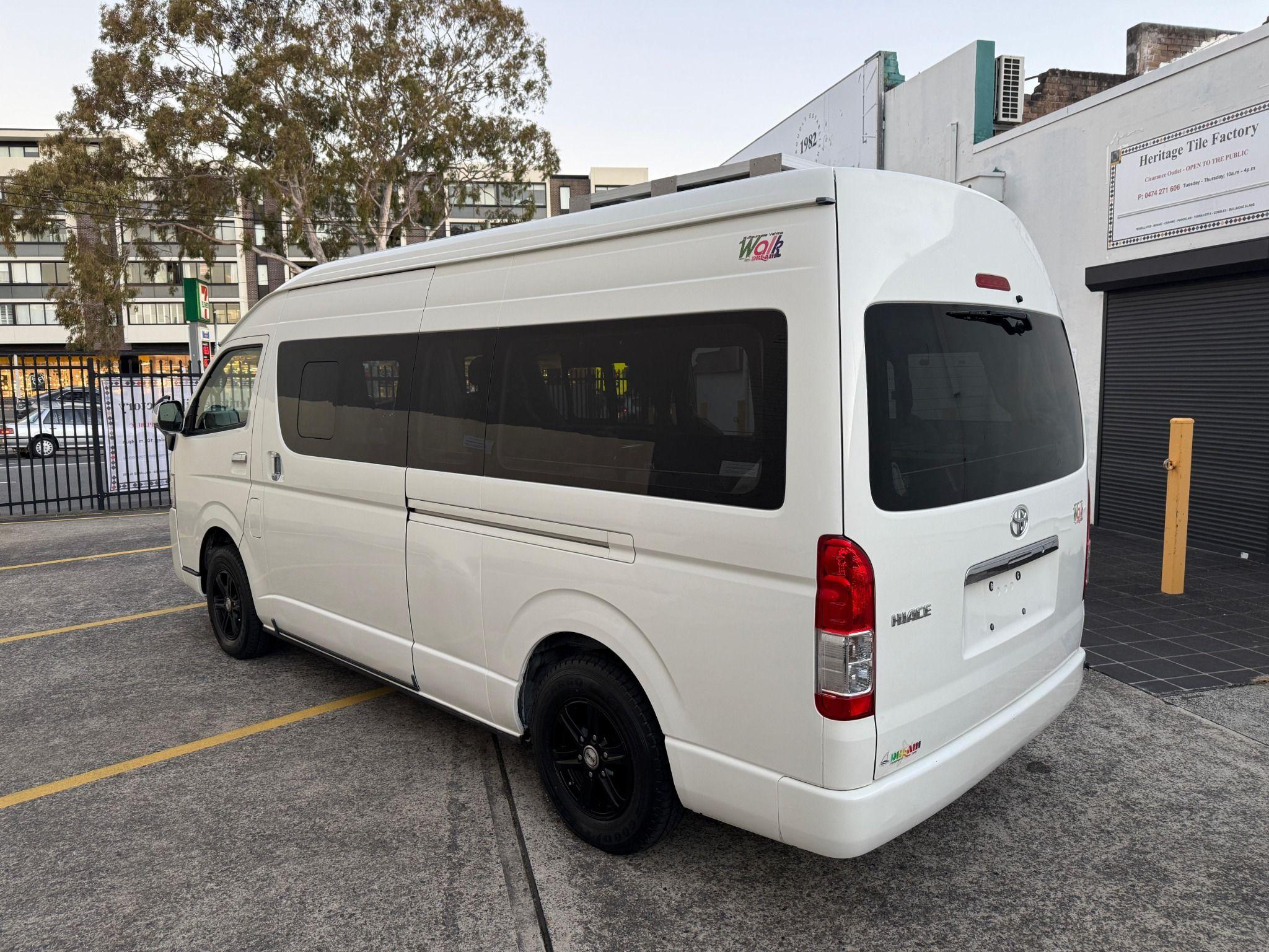 TOYOTA HIACE CAMPER 4X4