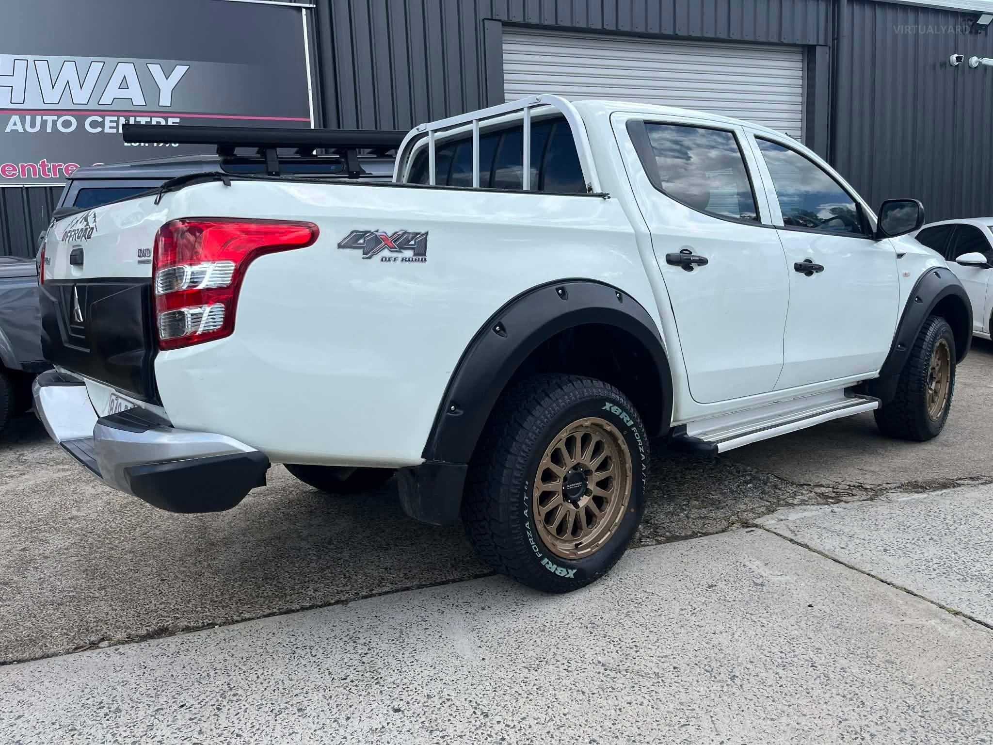 MITSUBISHI TRITON