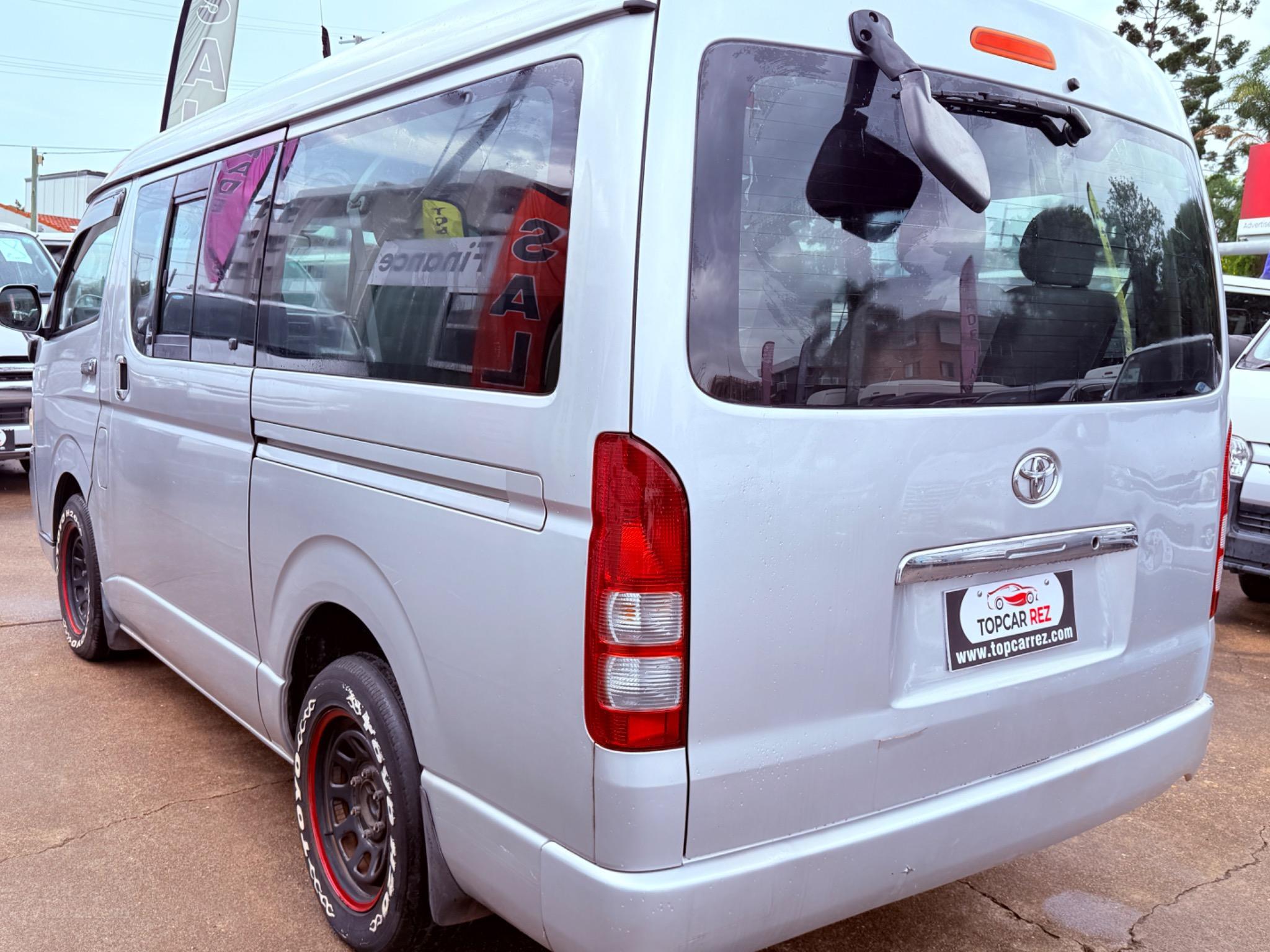 TOYOTA HIACE