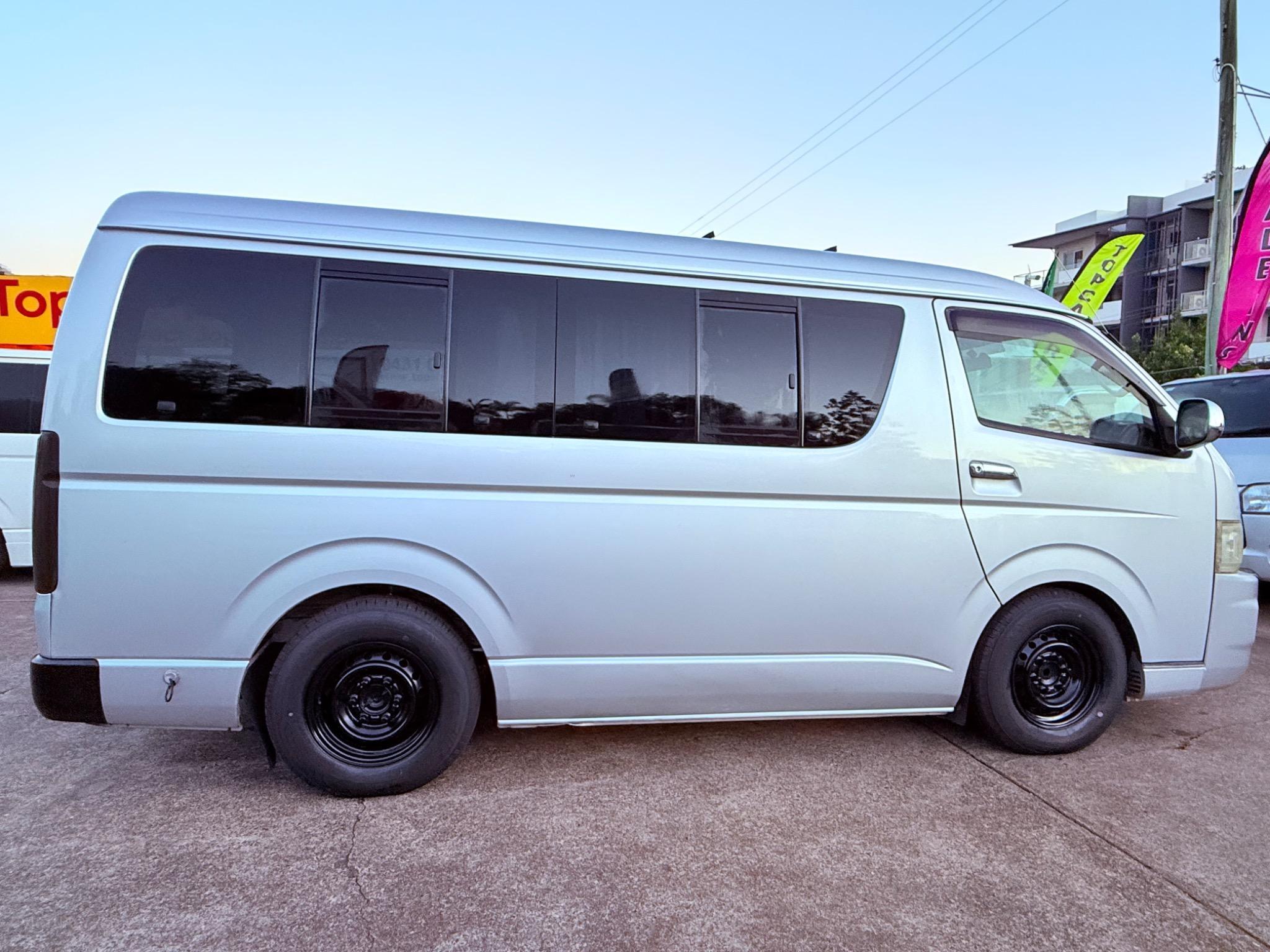 TOYOTA HIACE