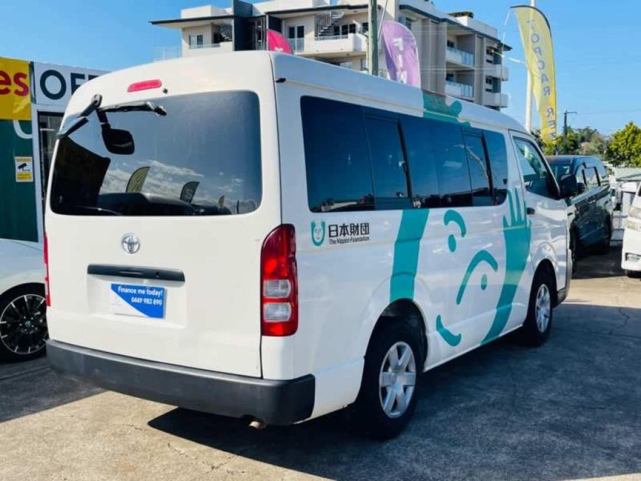 TOYOTA HIACE