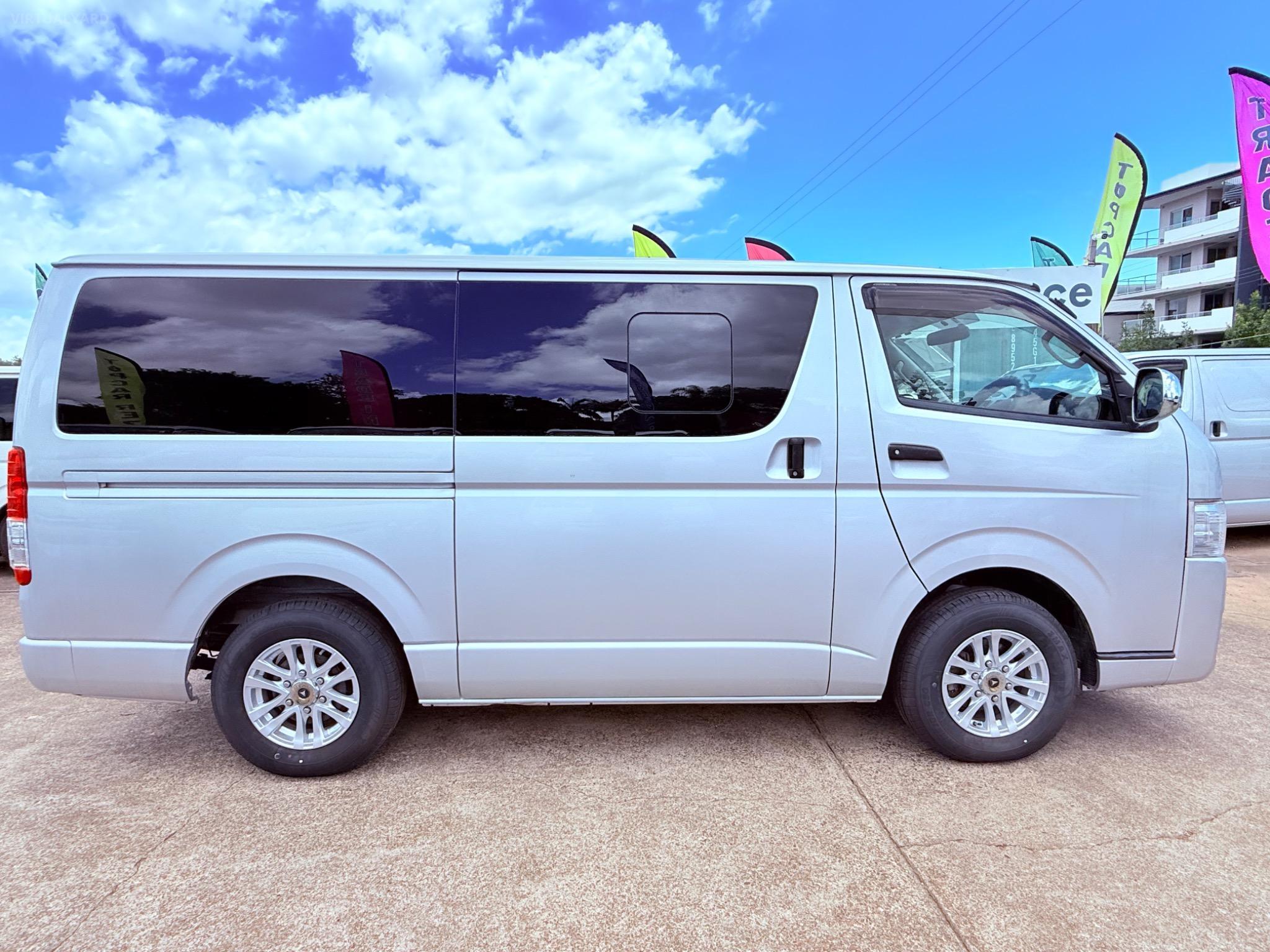 TOYOTA HIACE