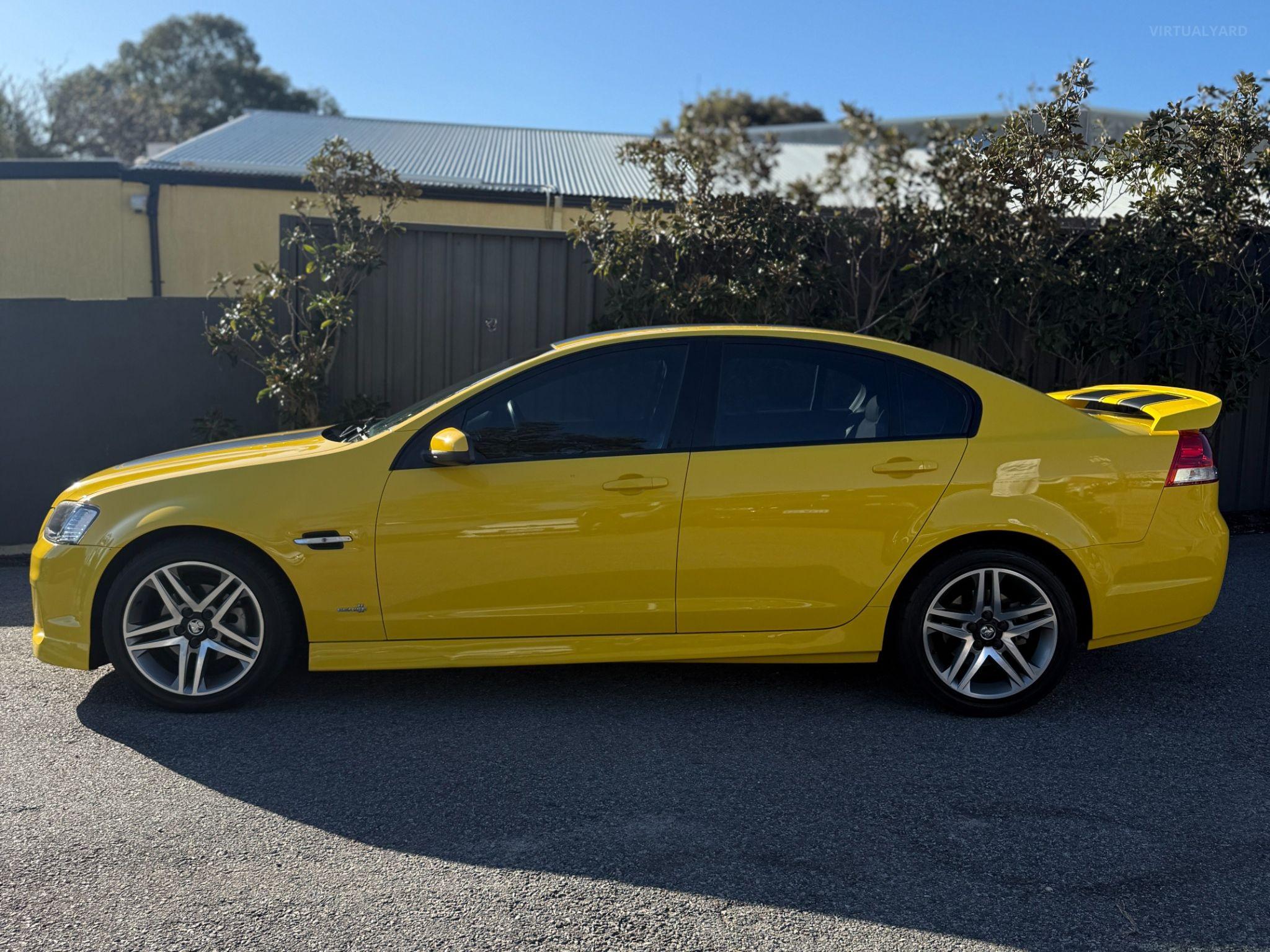 HOLDEN COMMODORE