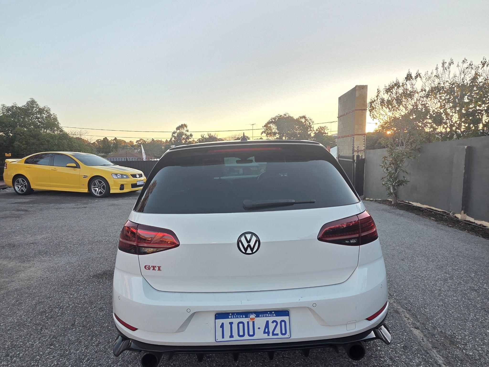 VOLKSWAGEN GOLF