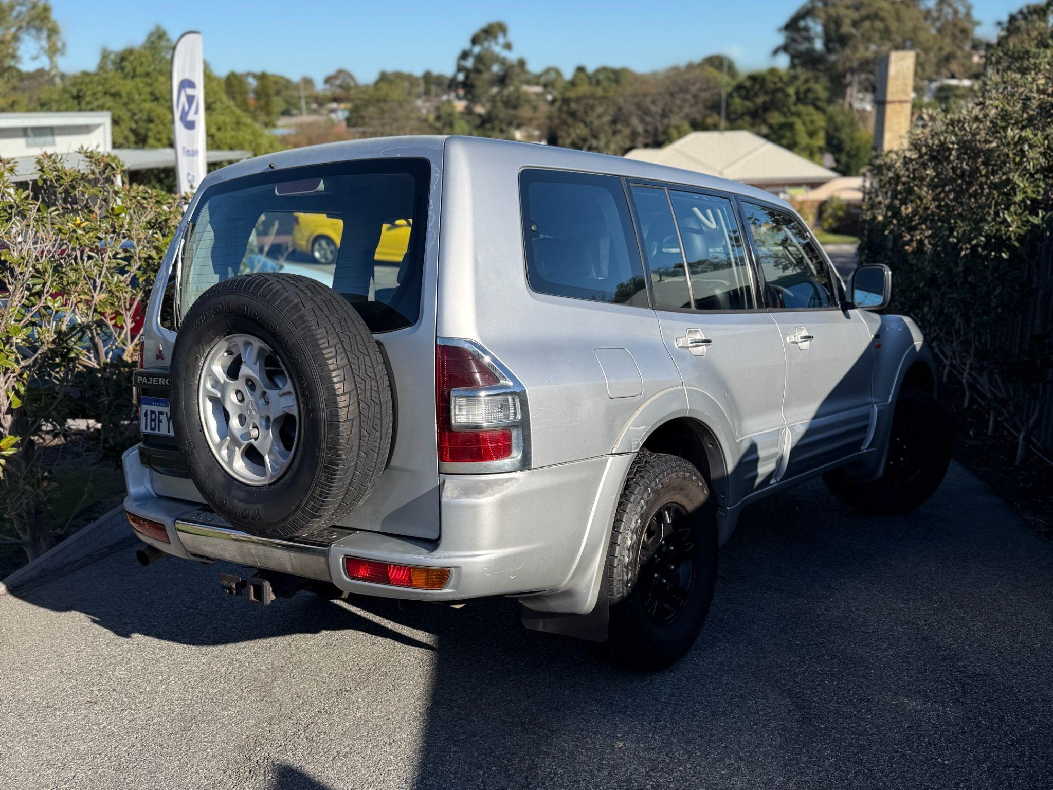 MITSUBISHI PAJERO