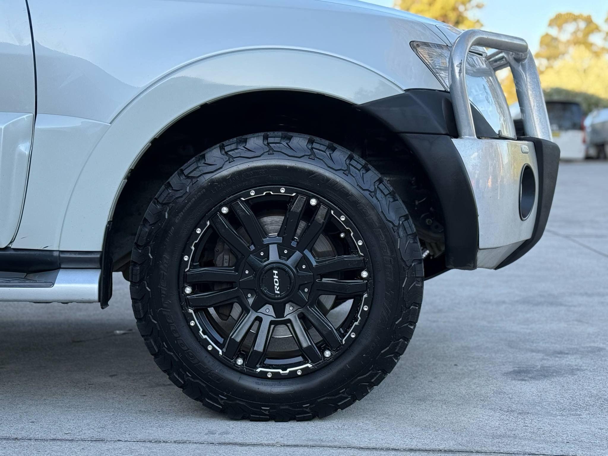 MITSUBISHI PAJERO
