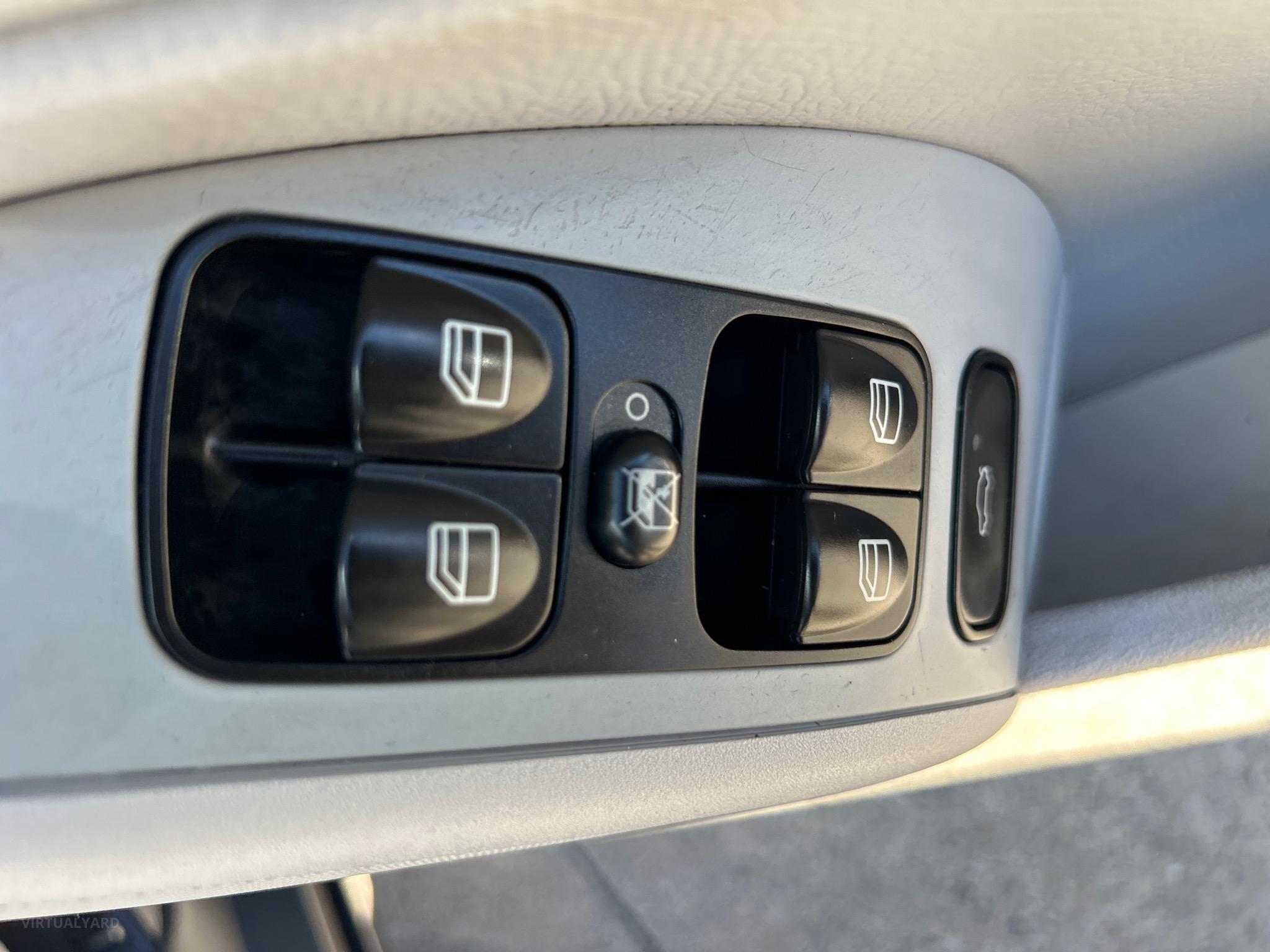 MERCEDES-BENZ C-CLASS CL203 C180 KOMPRESSOR SPORTS COUPE 2DR AUTO 5SP 1.8SC [MY03] image 9