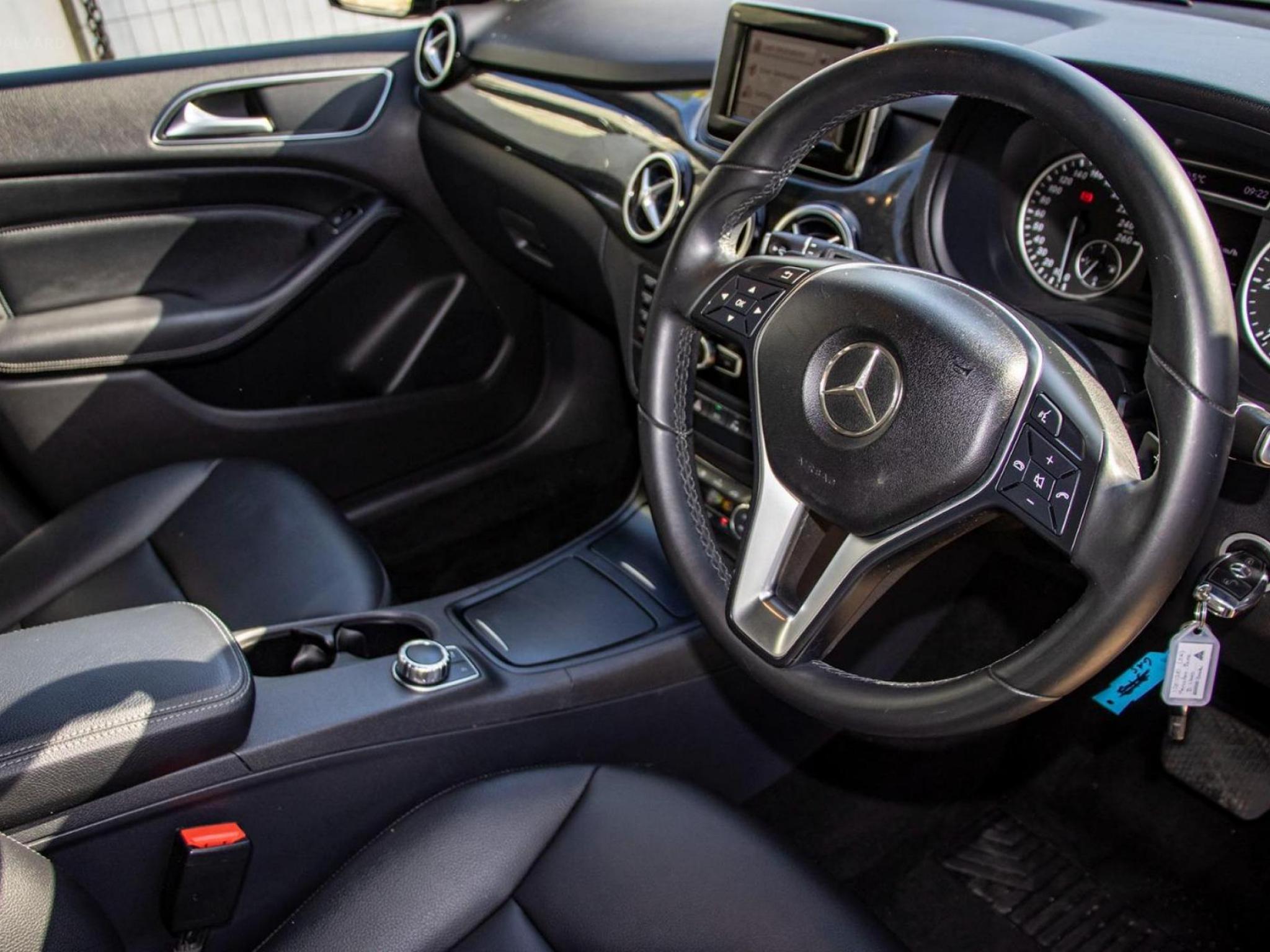 MERCEDES-BENZ B200