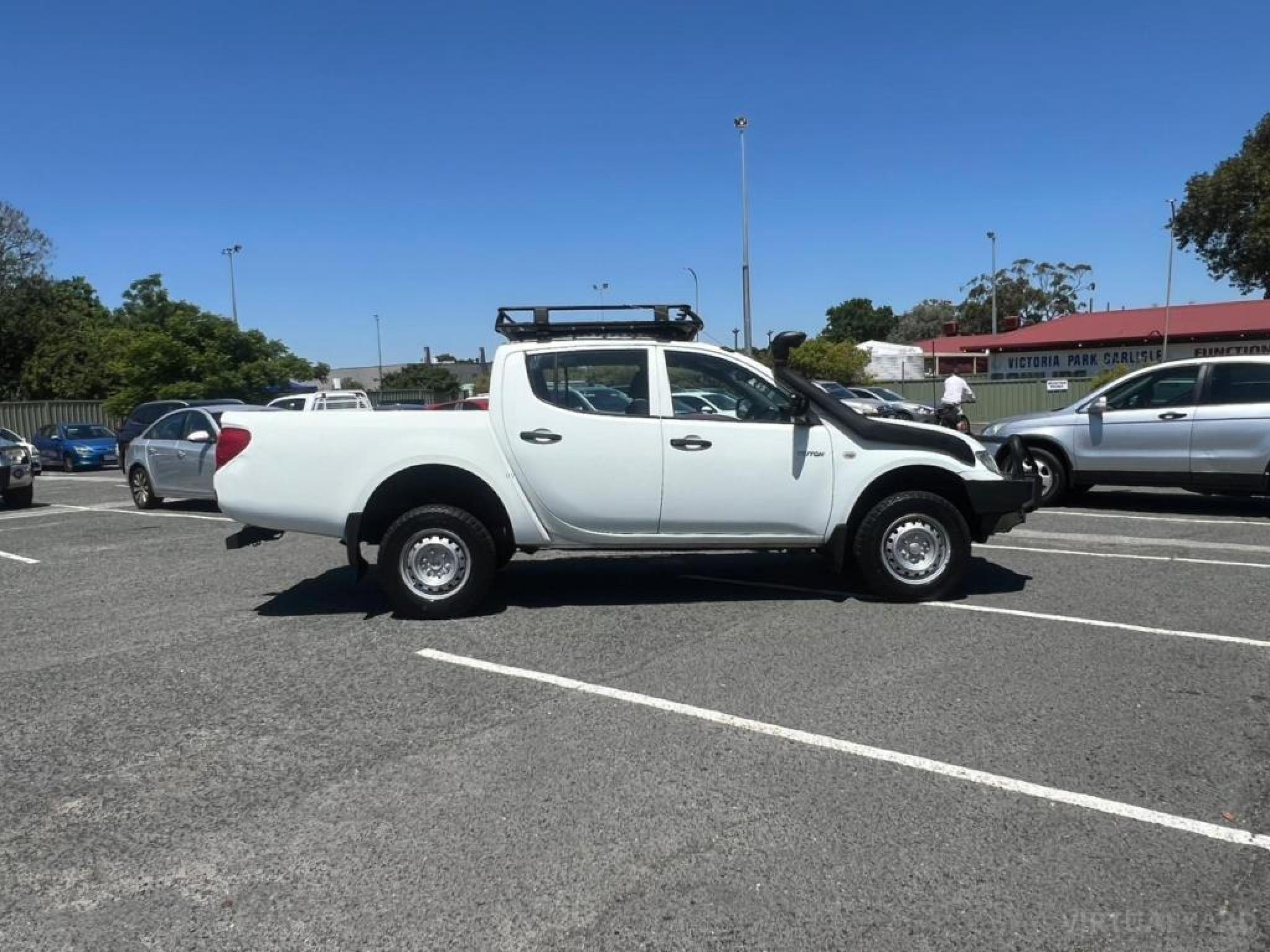 MITSUBISHI TRITON