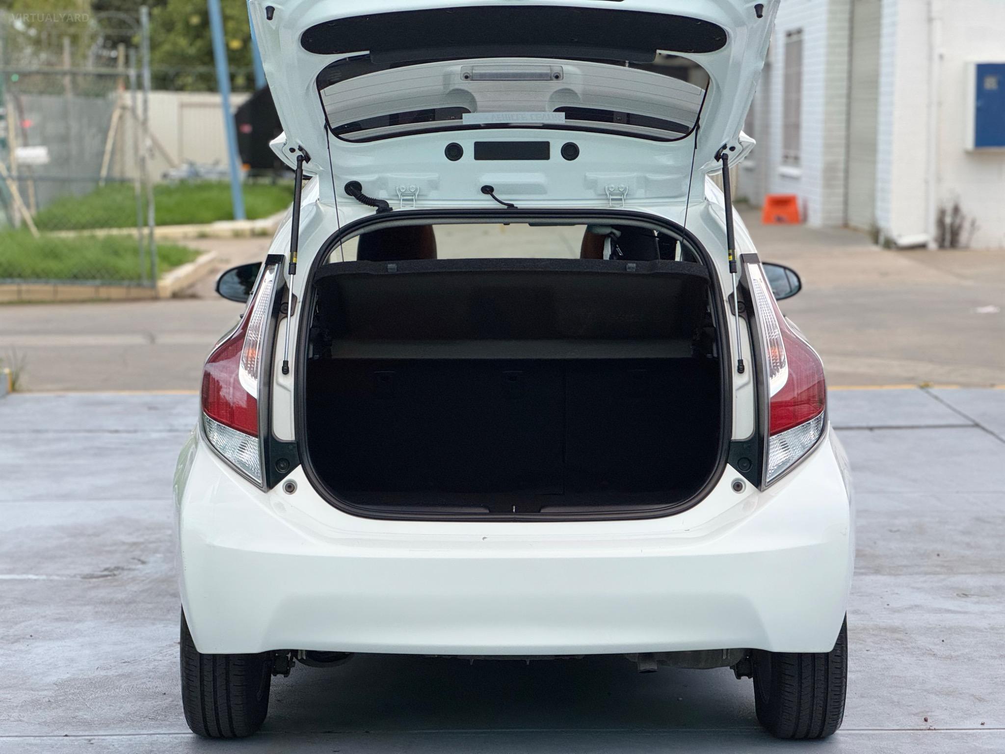 TOYOTA PRIUS-C