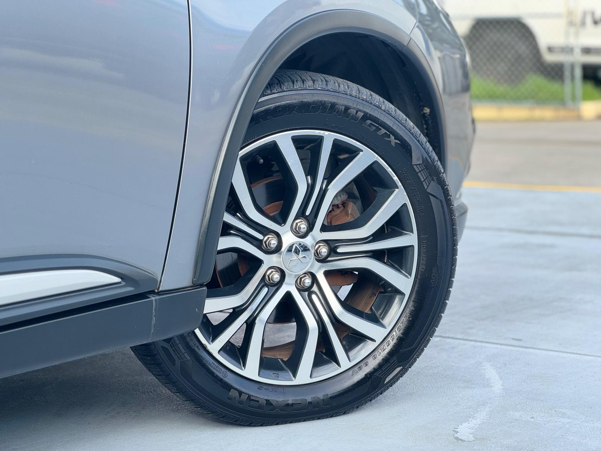 MITSUBISHI OUTLANDER