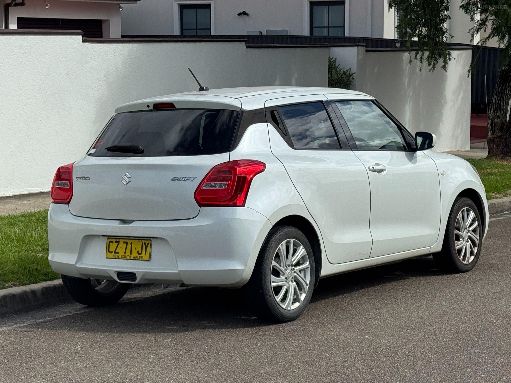 SUZUKI SWIFT