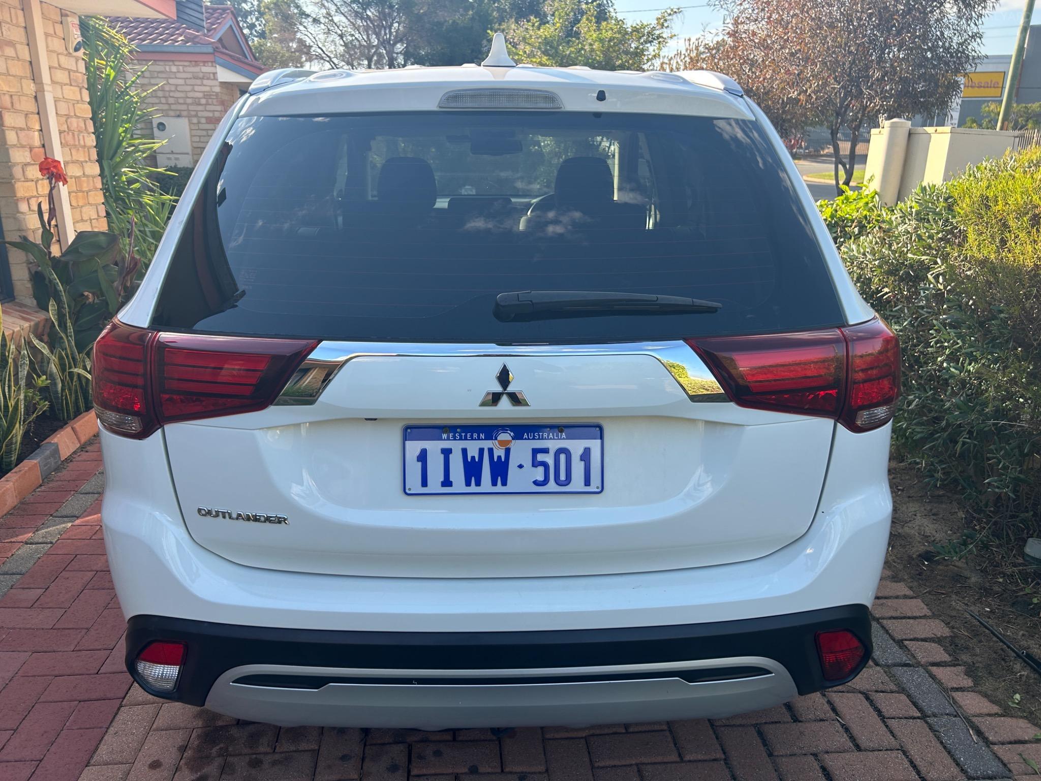 MITSUBISHI OUTLANDER