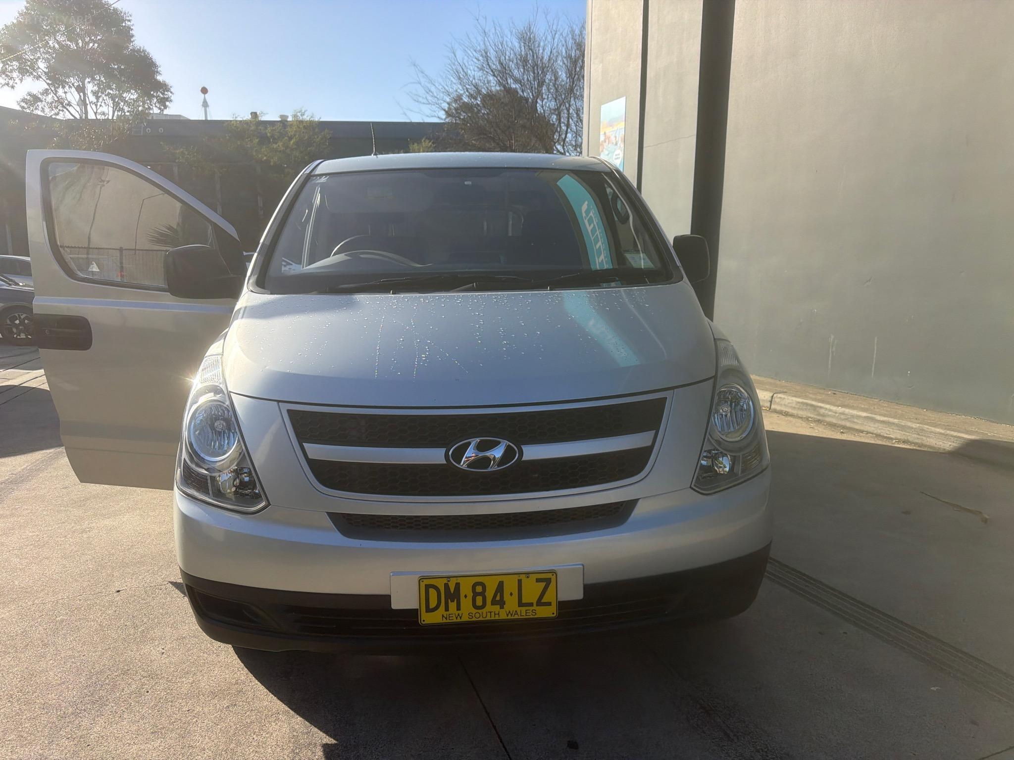 HYUNDAI ILOAD TQ-V VAN 5DR SPTS AUTO 5SP 1061KG 2.5DT image 17