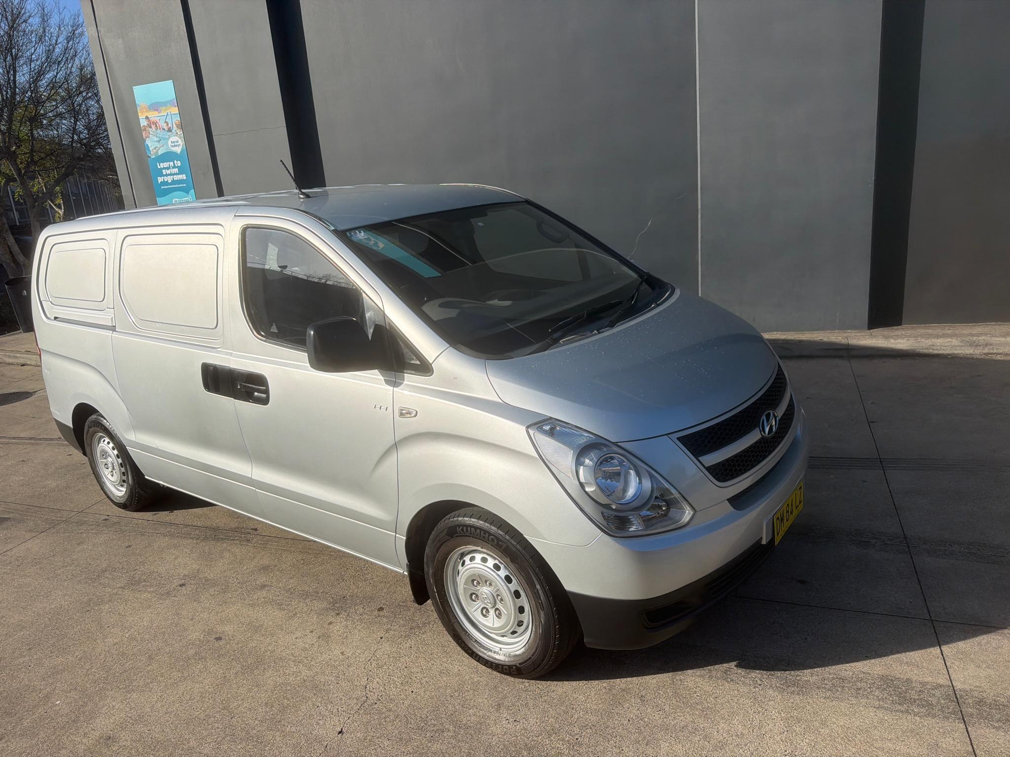 HYUNDAI ILOAD TQ-V VAN 5DR SPTS AUTO 5SP 1061KG 2.5DT image 8