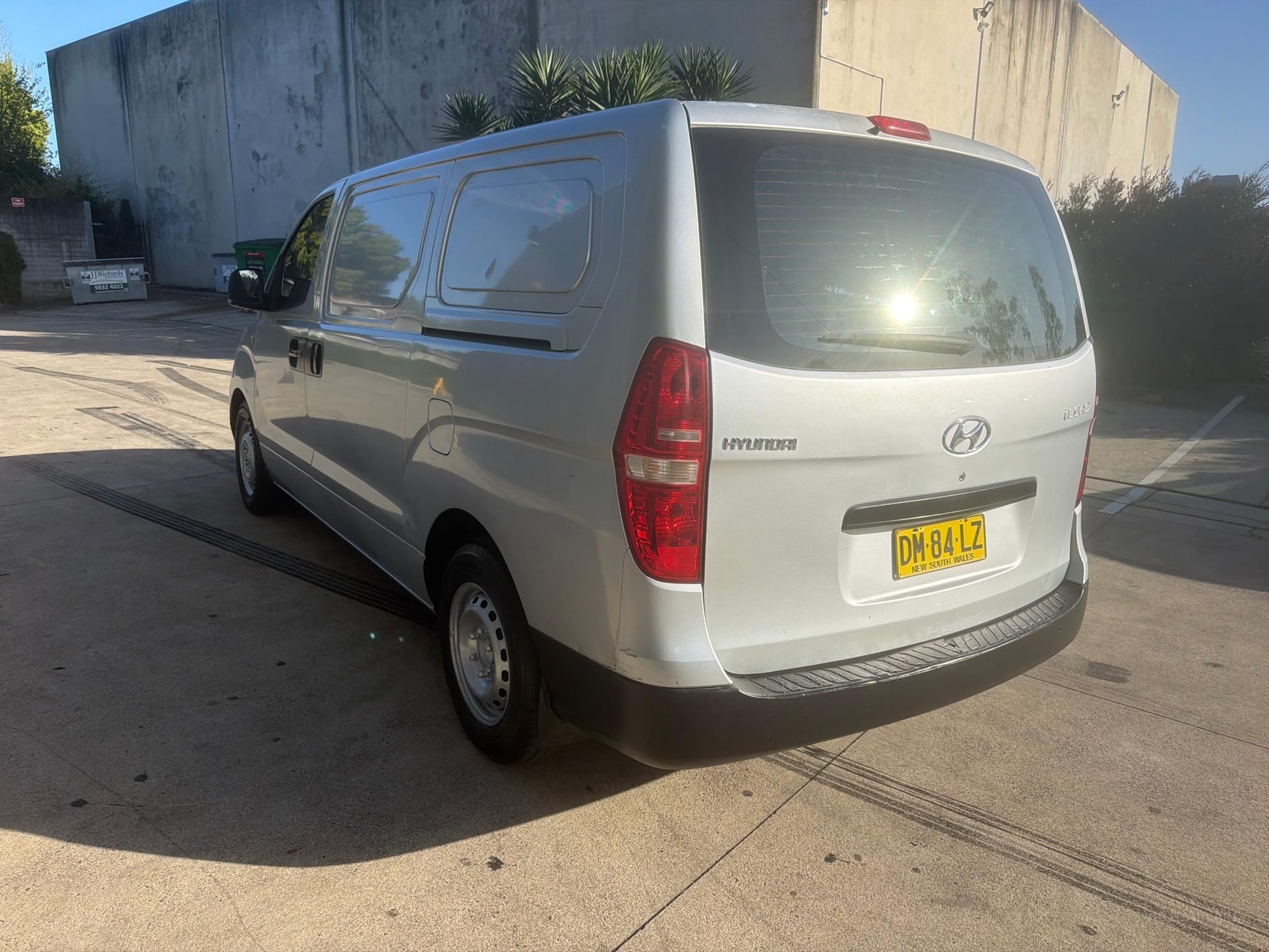 HYUNDAI ILOAD TQ-V VAN 5DR SPTS AUTO 5SP 1061KG 2.5DT image 13