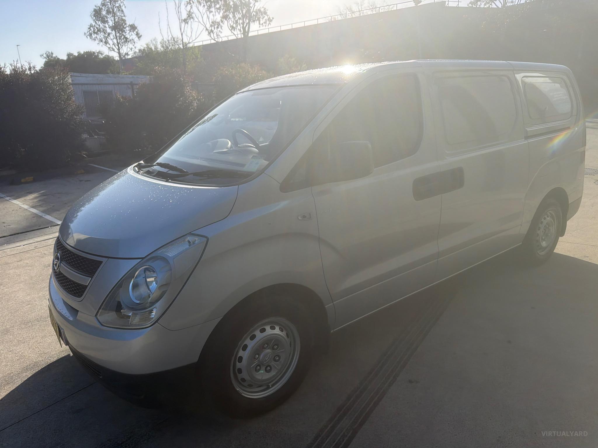 HYUNDAI ILOAD TQ-V VAN 5DR SPTS AUTO 5SP 1061KG 2.5DT image 20