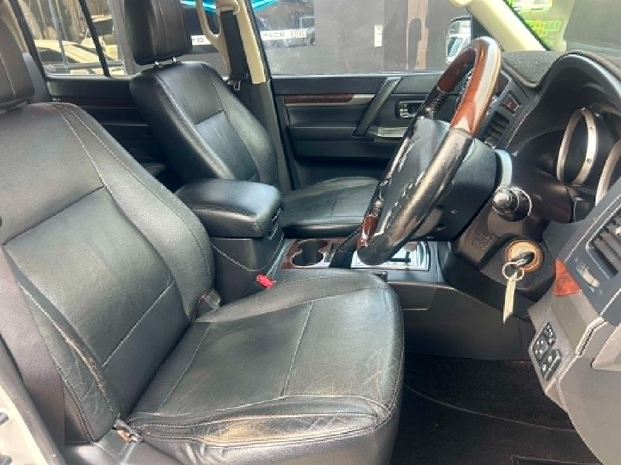 MITSUBISHI PAJERO
