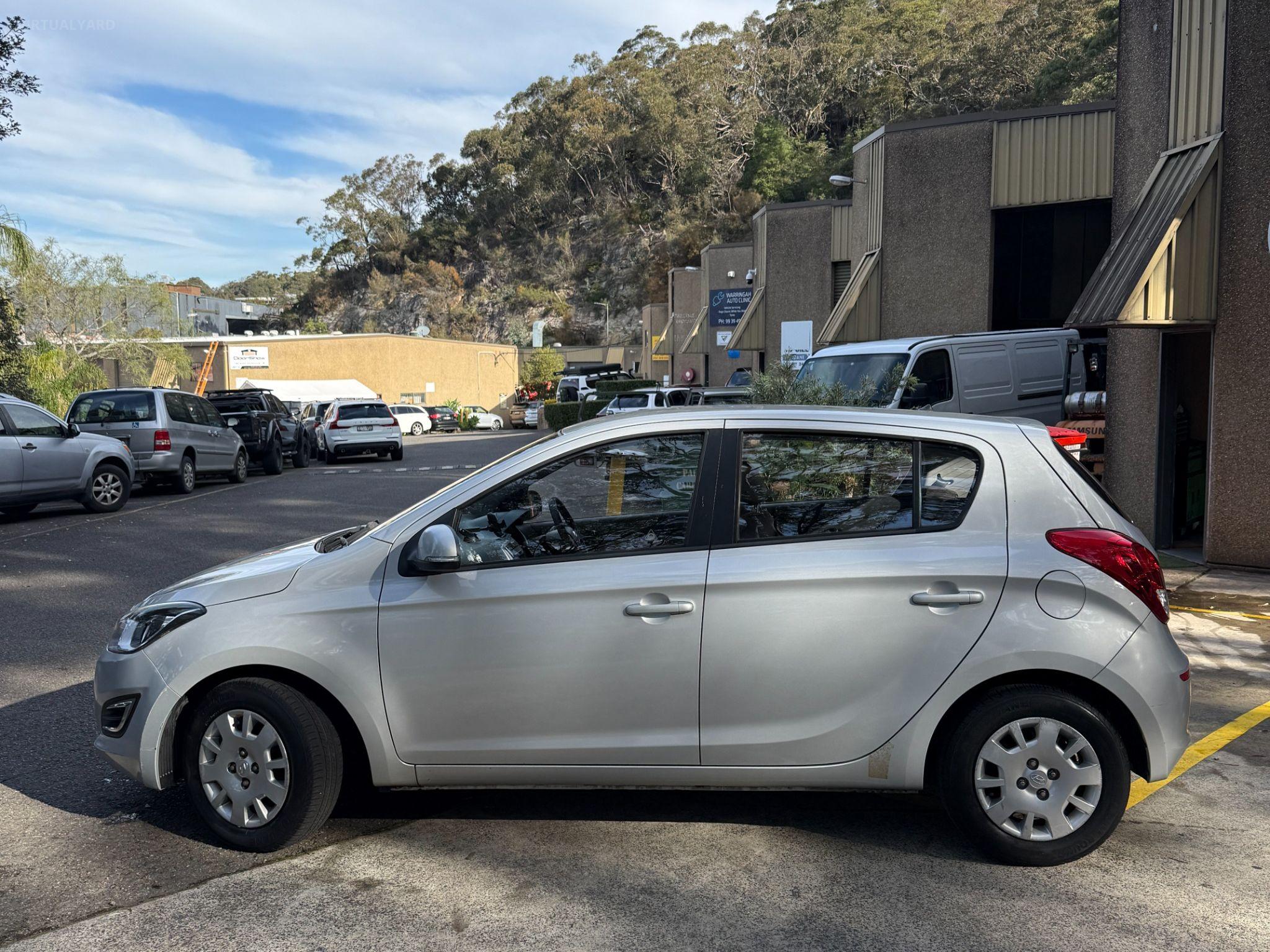 HYUNDAI i20