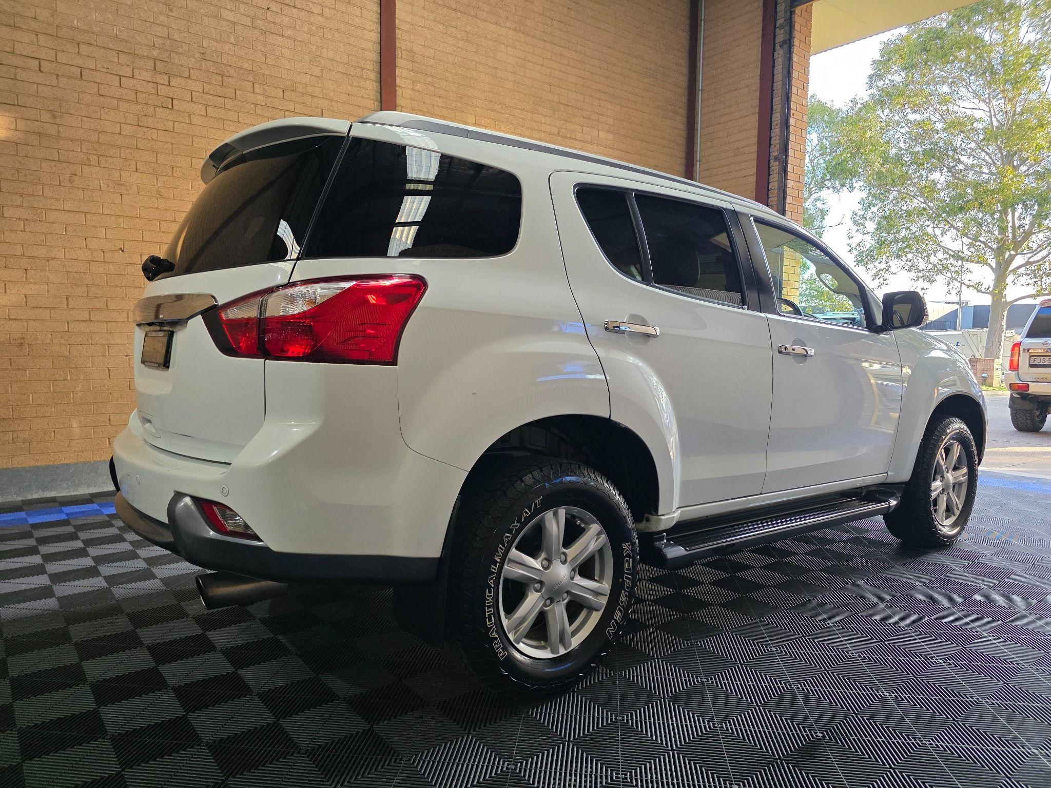 ISUZU MU-X