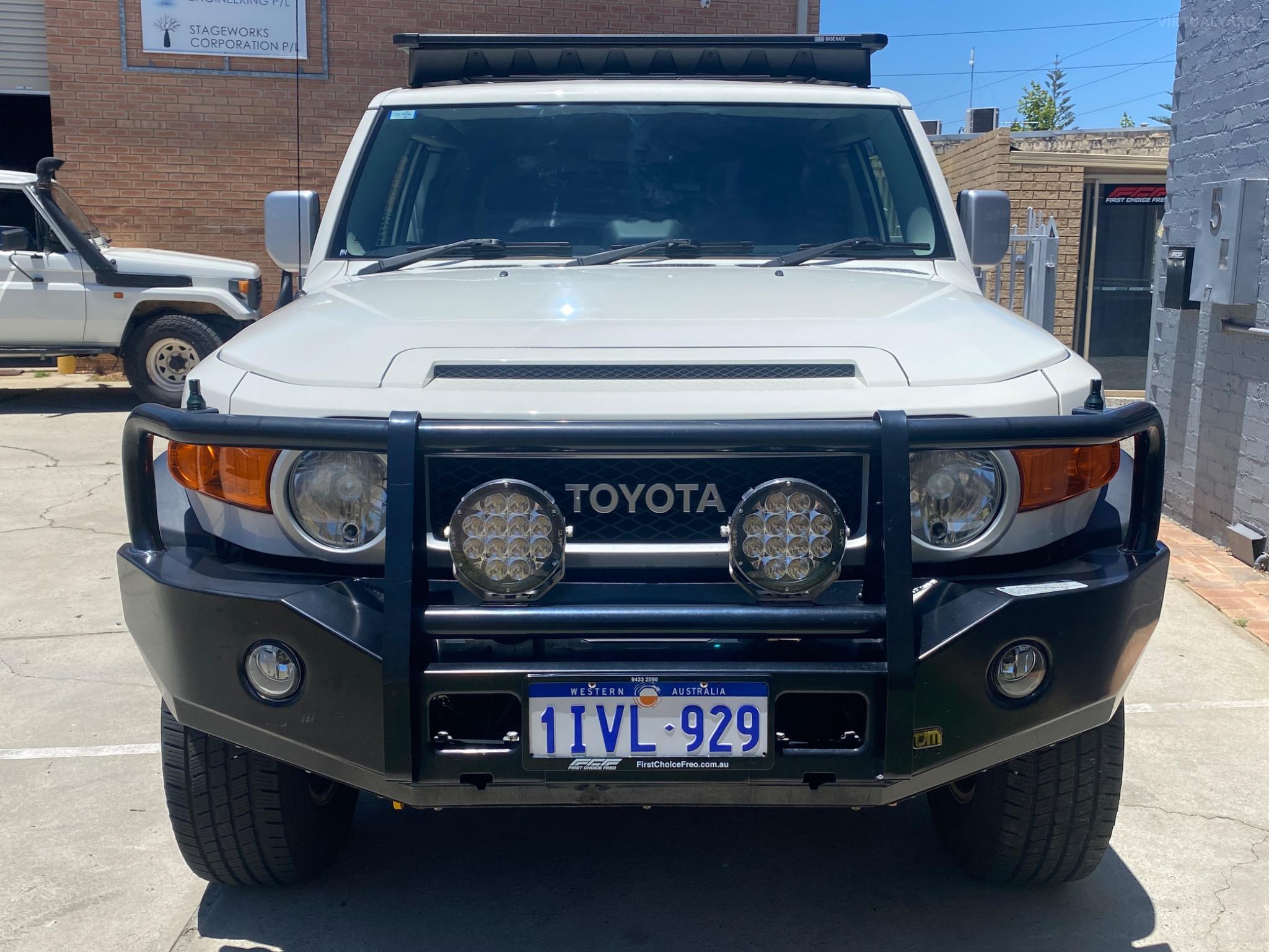 TOYOTA FJ CRUISER