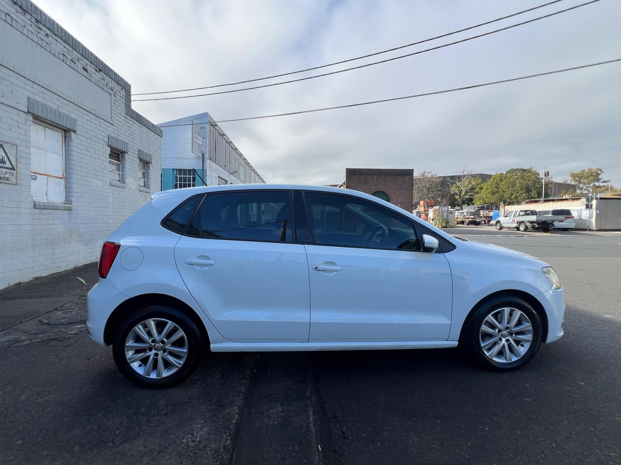 VOLKSWAGEN POLO