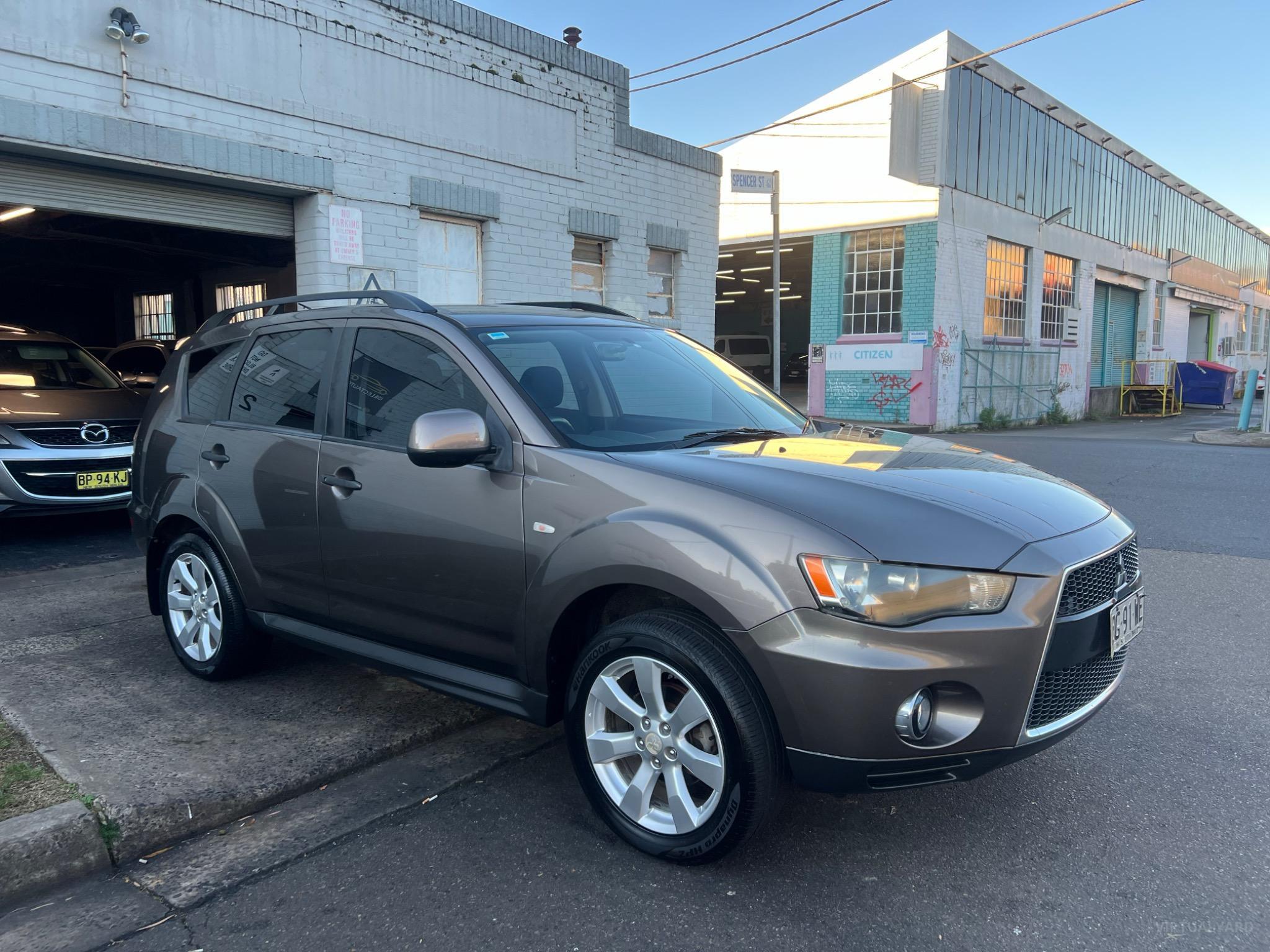 MITSUBISHI OUTLANDER