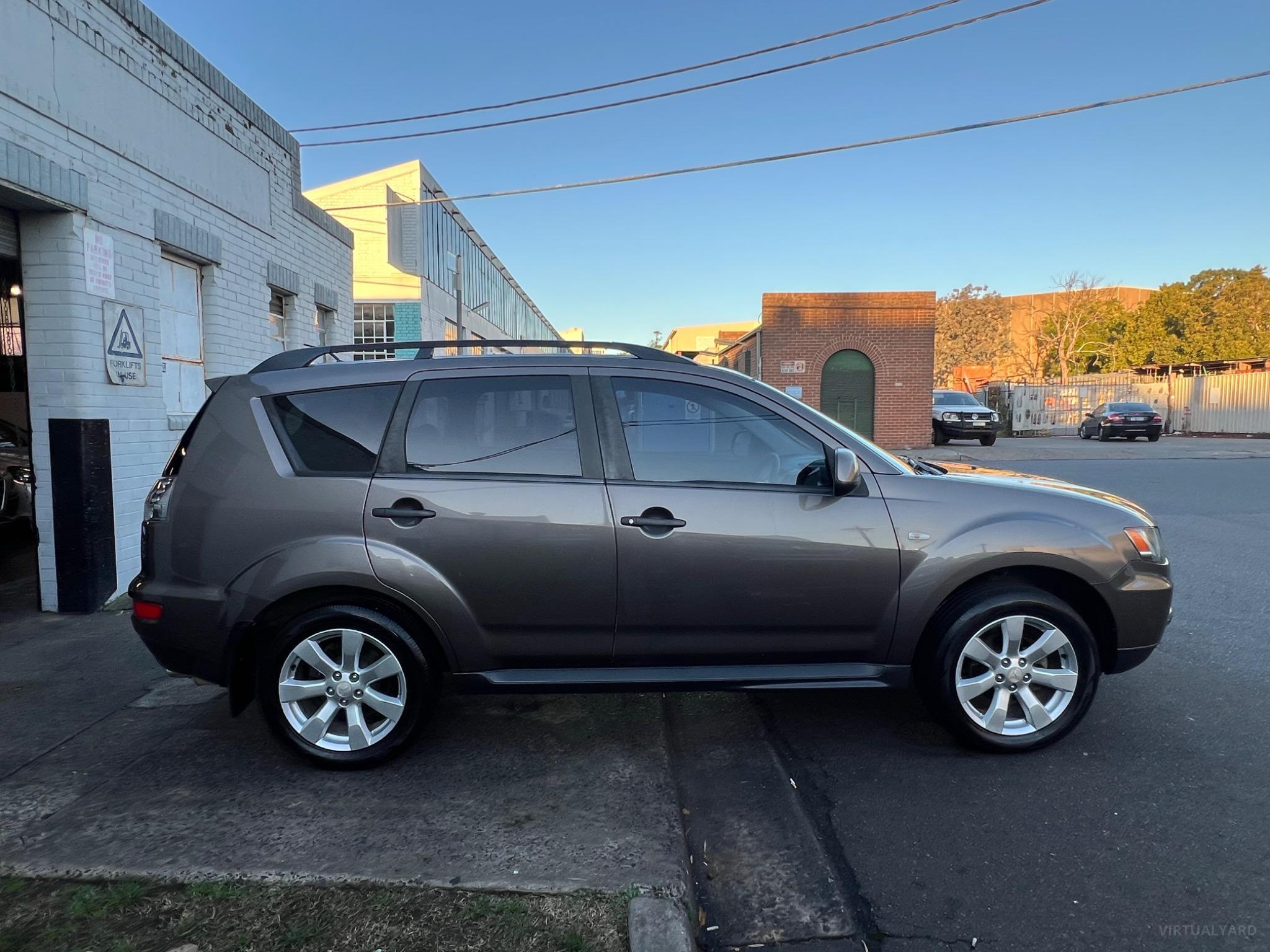 MITSUBISHI OUTLANDER