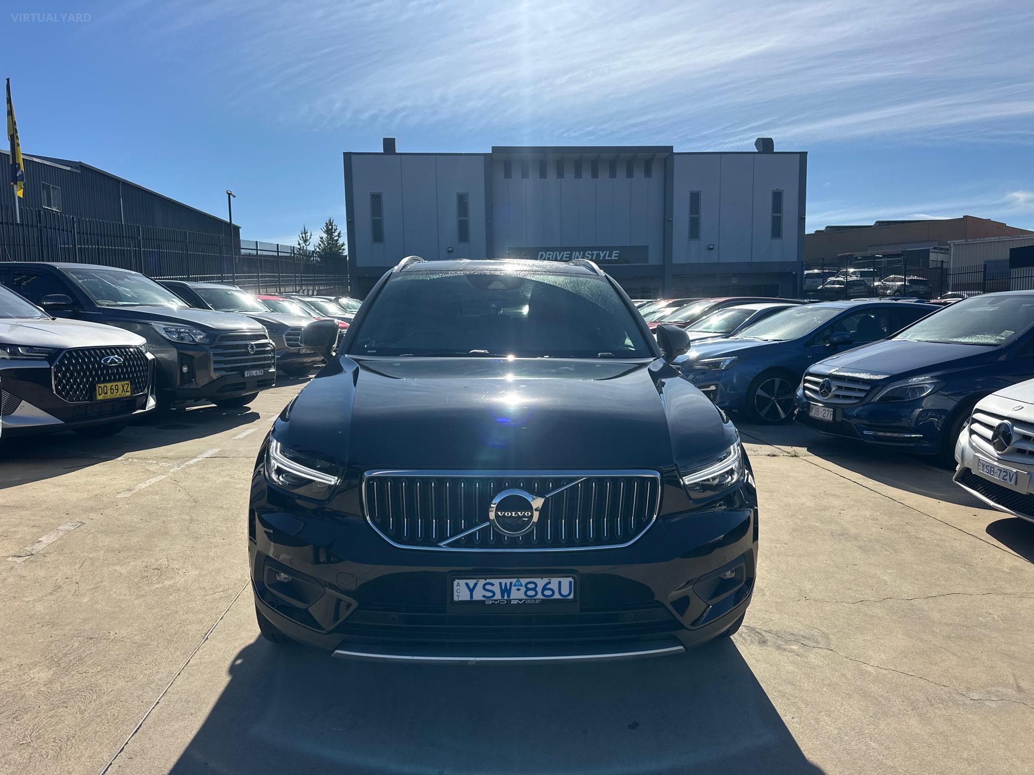 VOLVO XC40