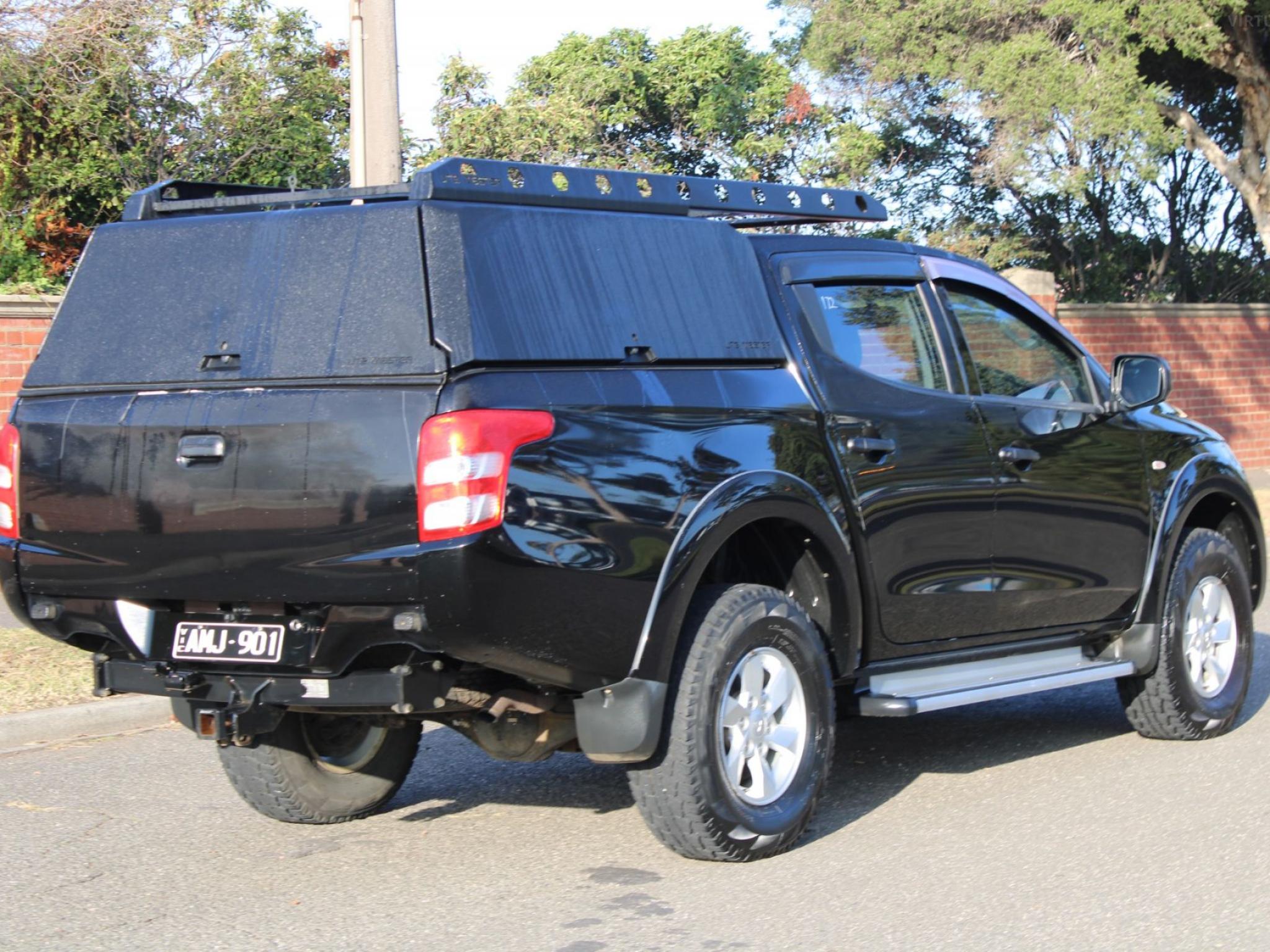 MITSUBISHI TRITON