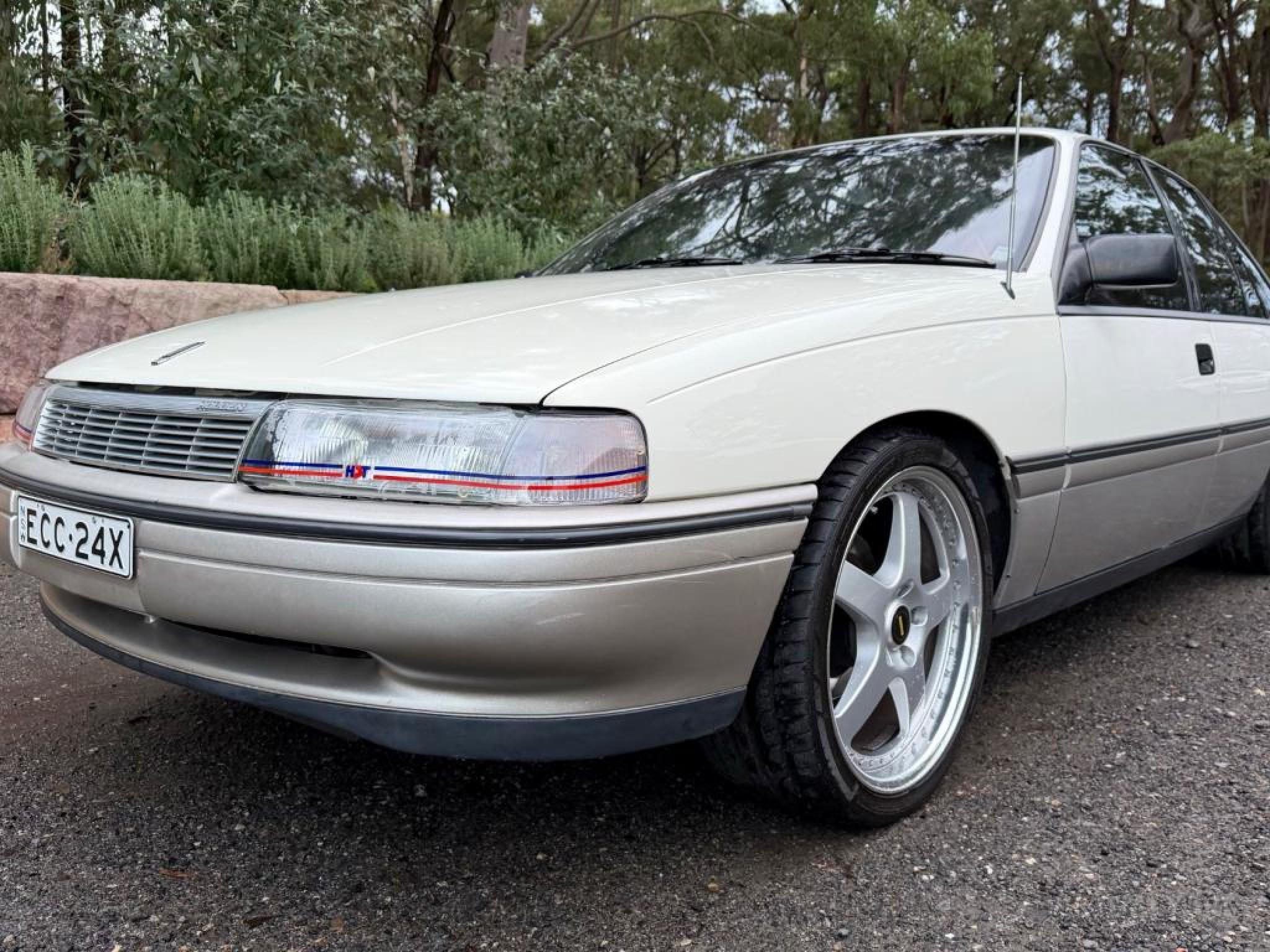 HOLDEN CALAIS