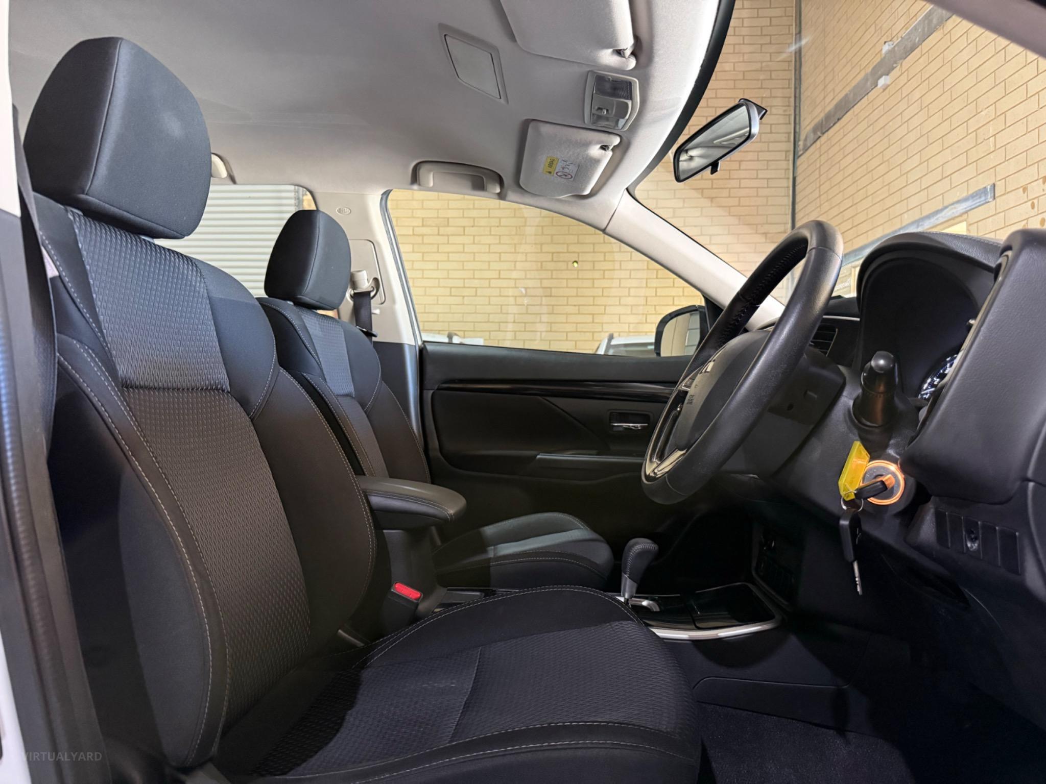 MITSUBISHI OUTLANDER