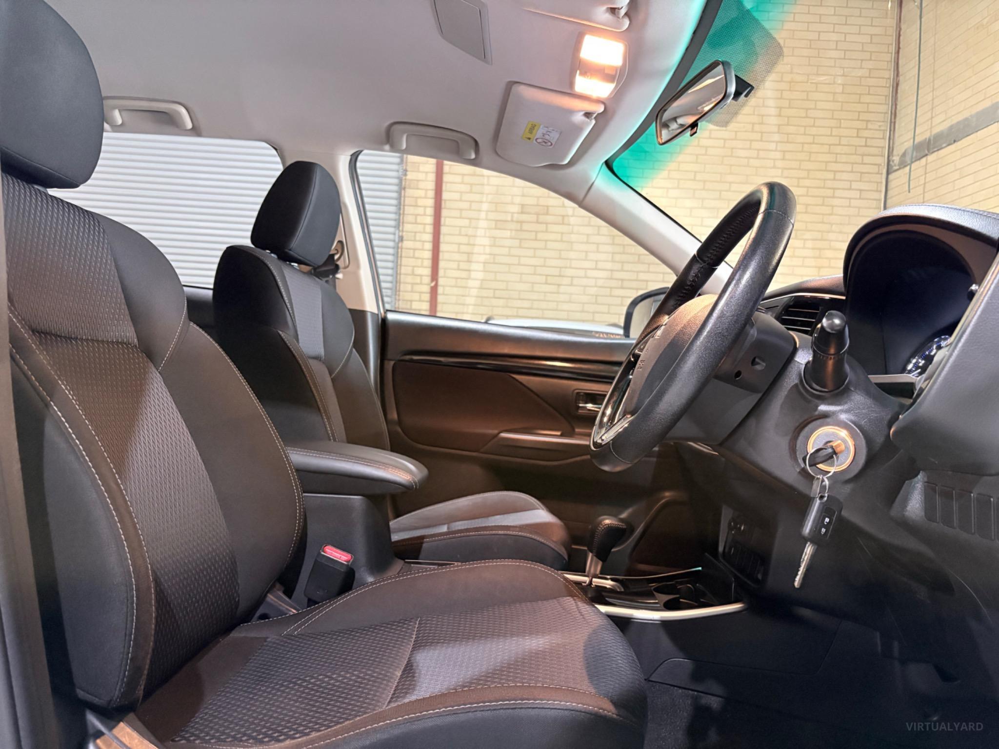 MITSUBISHI OUTLANDER