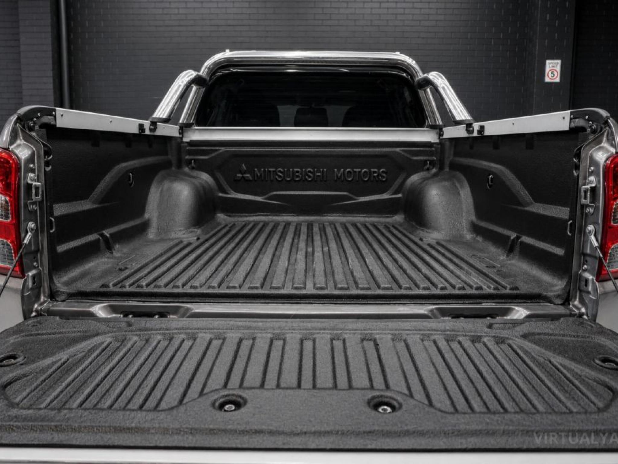 MITSUBISHI TRITON
