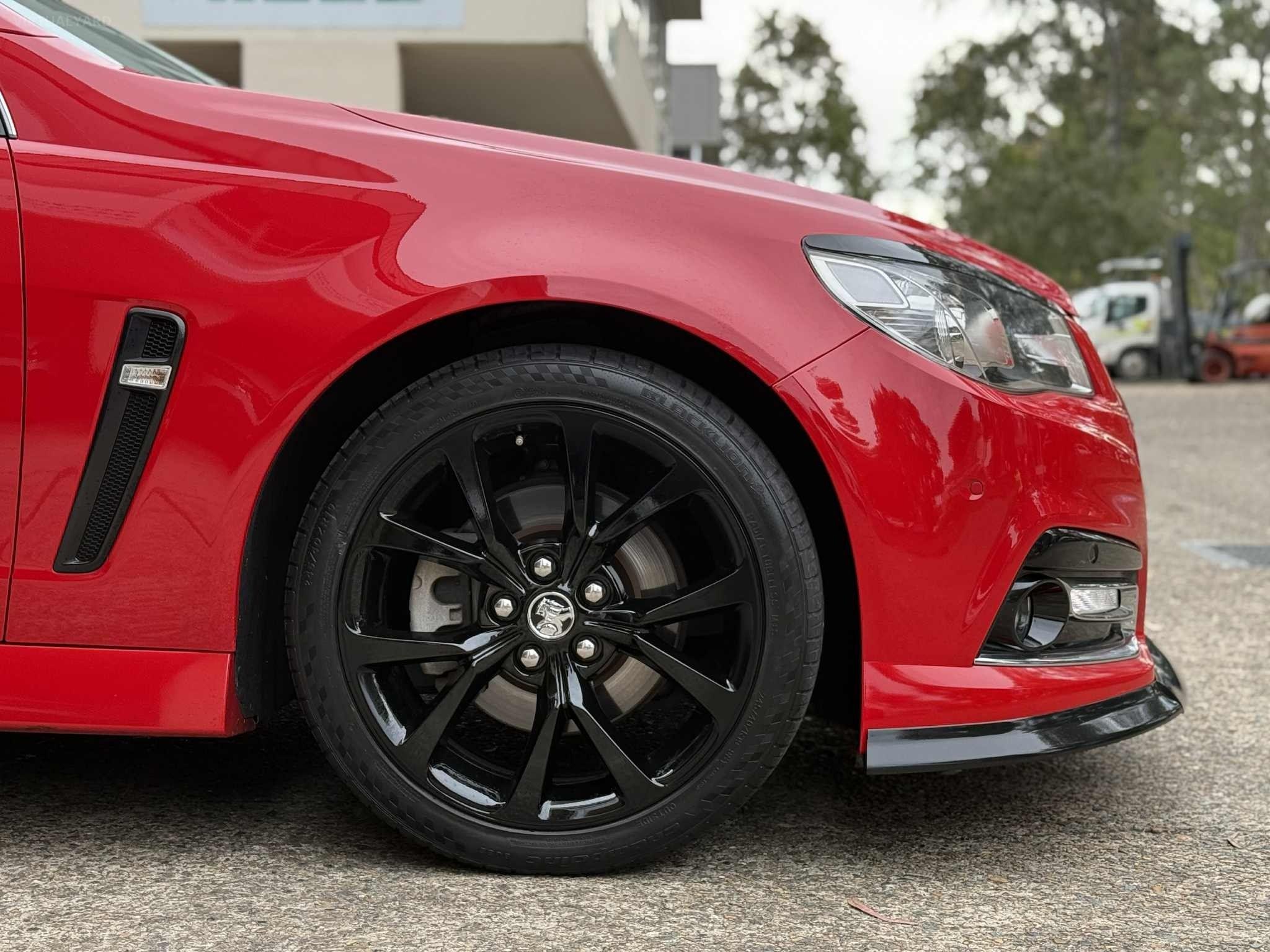 HOLDEN COMMODORE