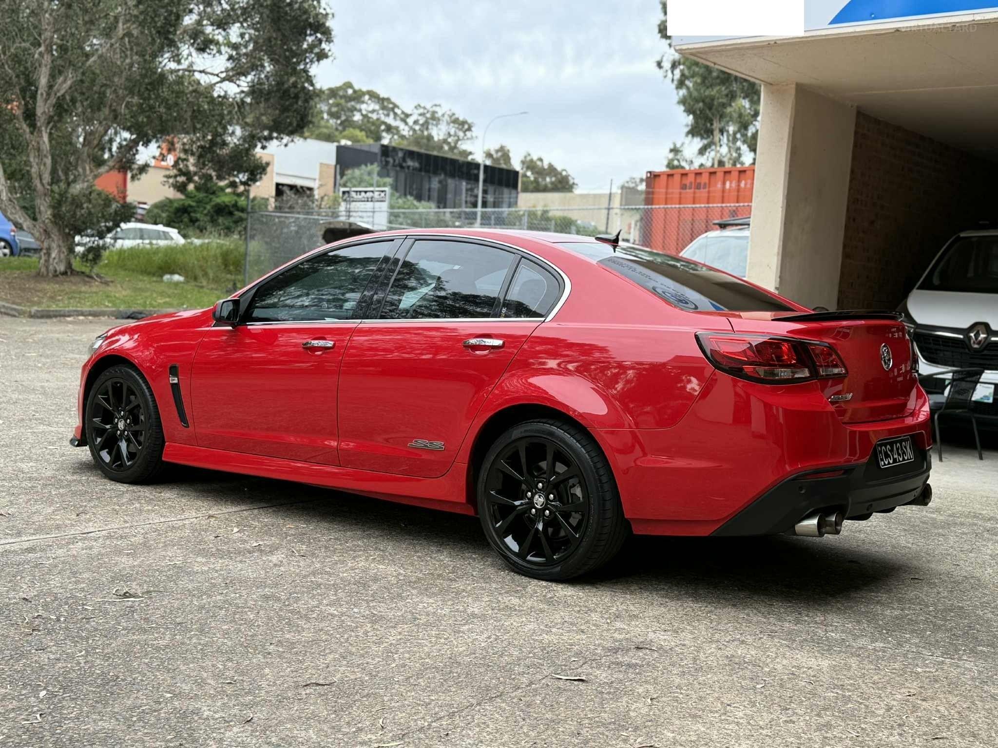 HOLDEN COMMODORE