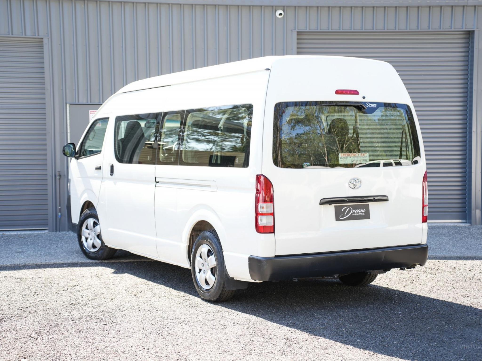 TOYOTA HIACE