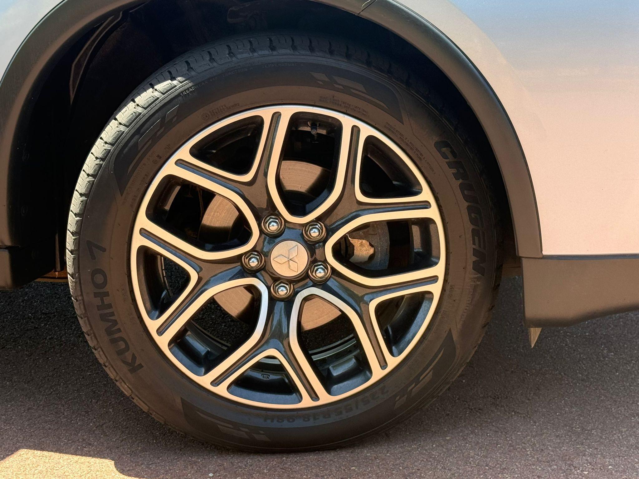 MITSUBISHI OUTLANDER