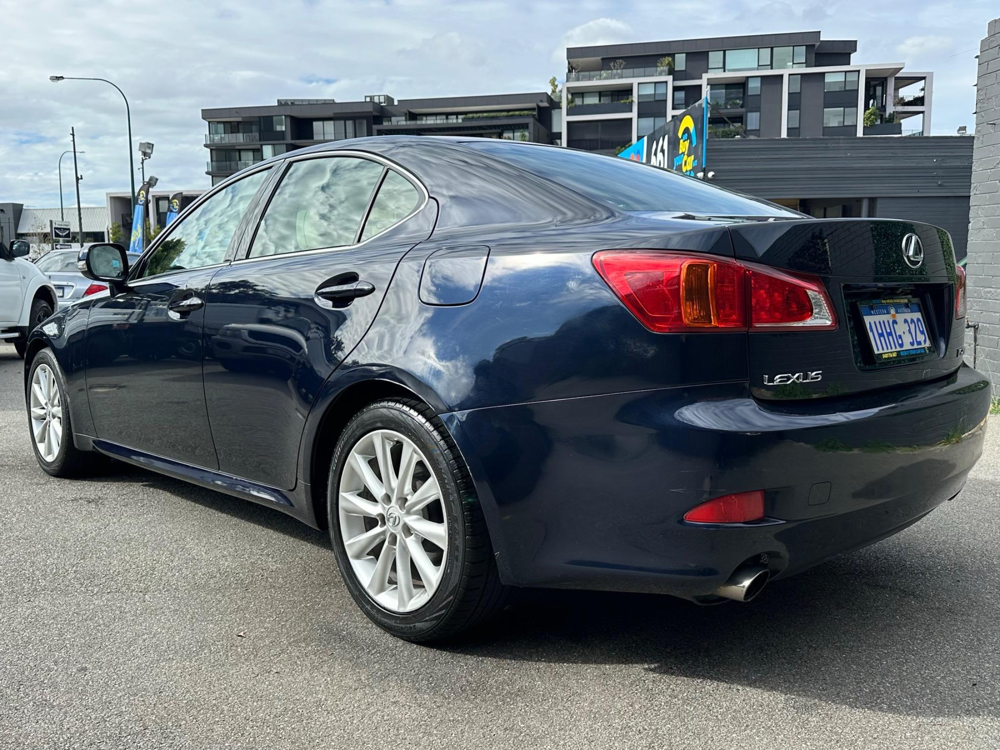 Lexus IS