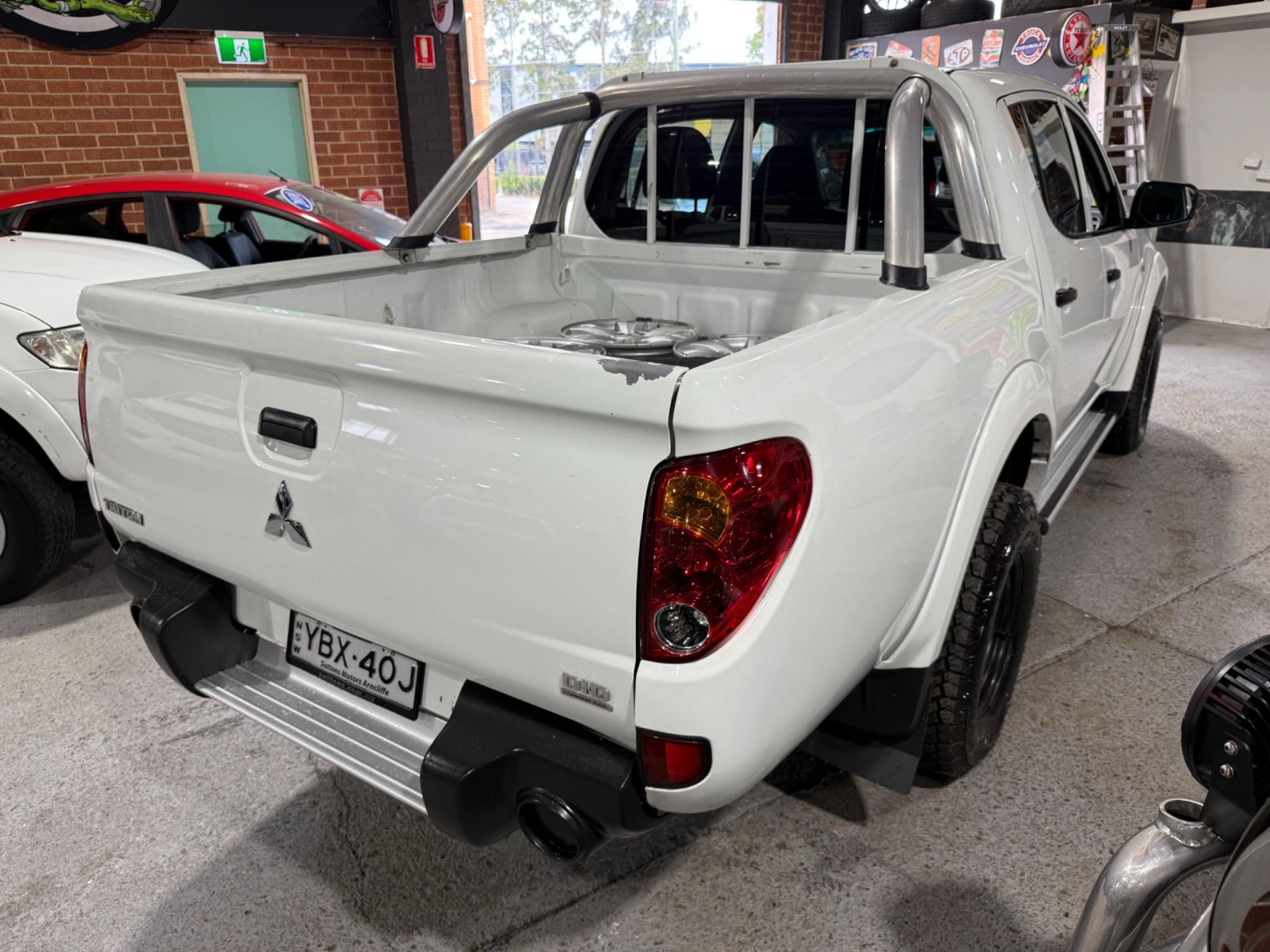 MITSUBISHI TRITON