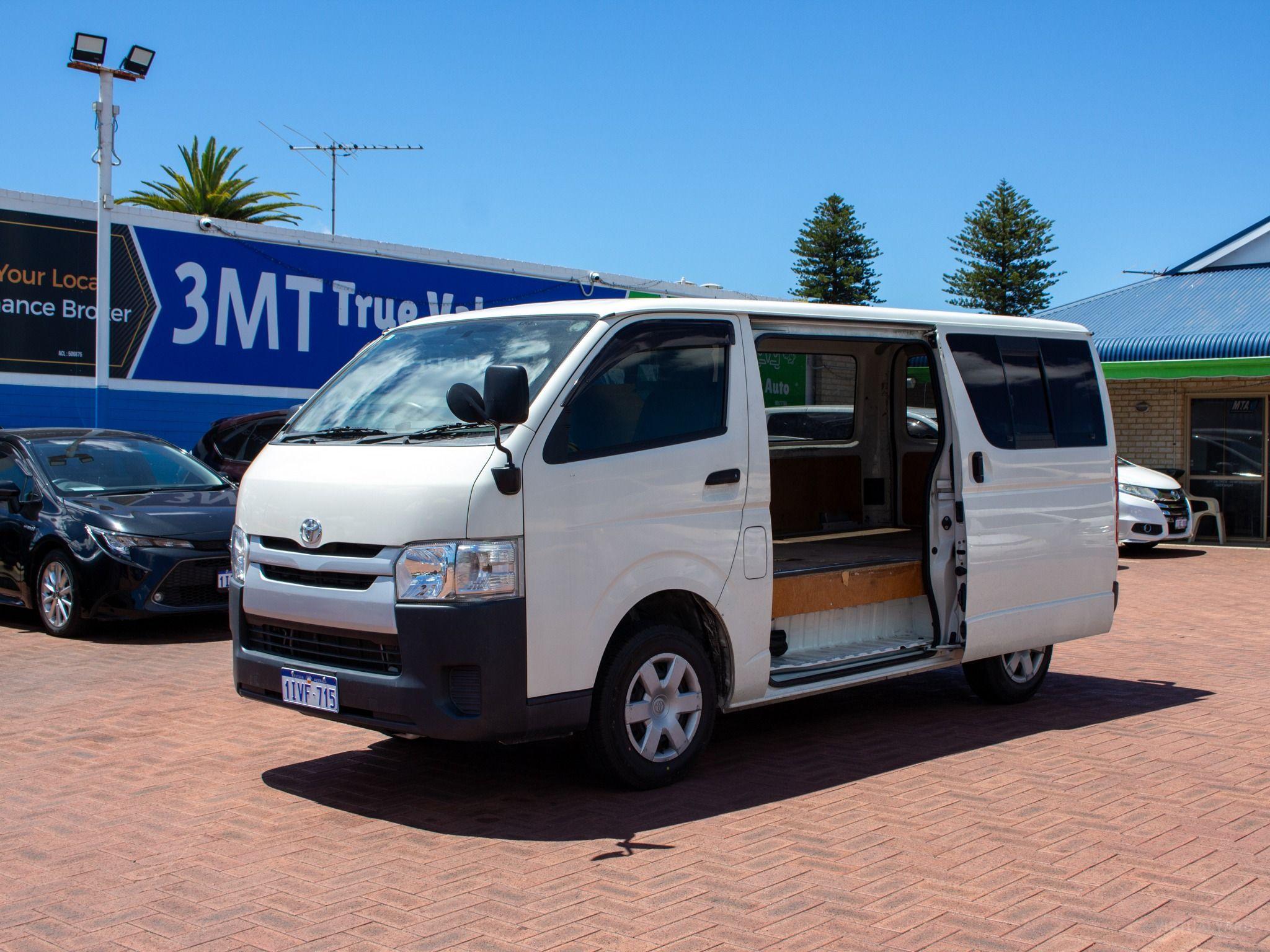 TOYOTA HIACE