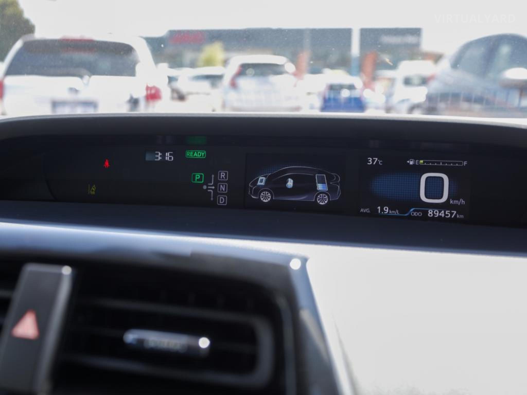 TOYOTA PRIUS
