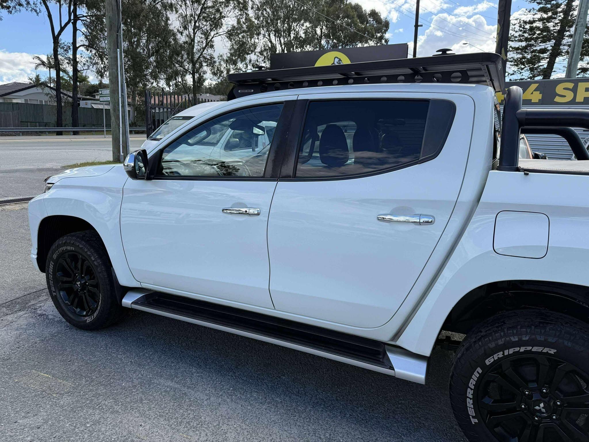 MITSUBISHI TRITON