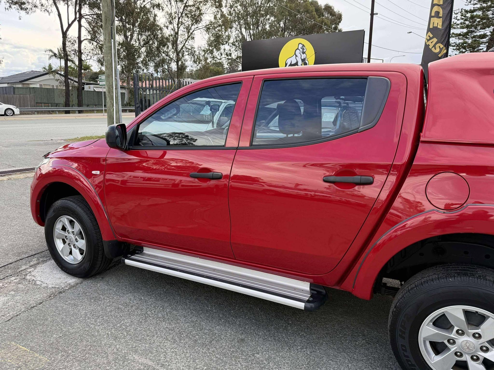 MITSUBISHI TRITON
