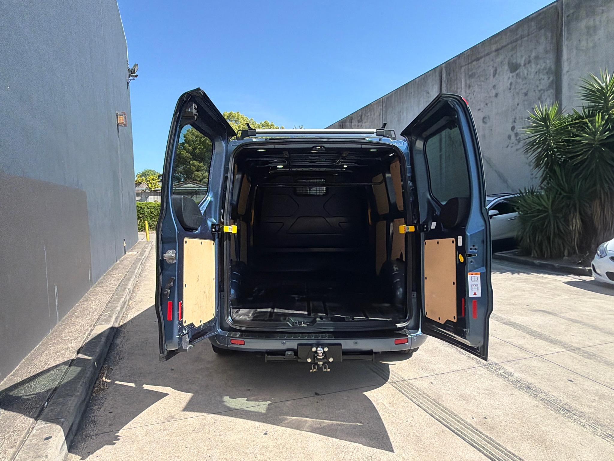 FORD TRANSIT CUSTOM VN MY20.50 320S SPORT VAN LOW ROOF SWB 4DR AUTO 6SP, 1046KG 2.0DT image 10