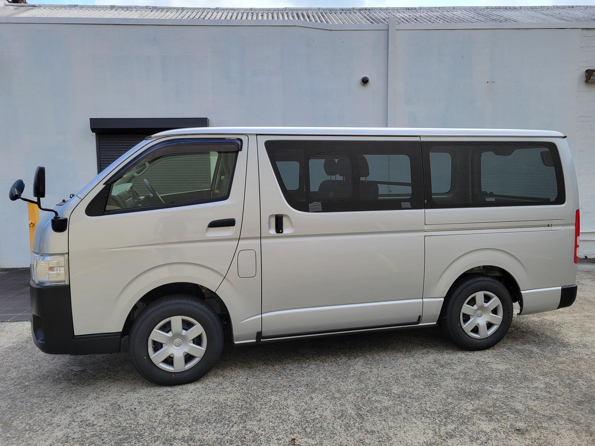 TOYOTA HIACE