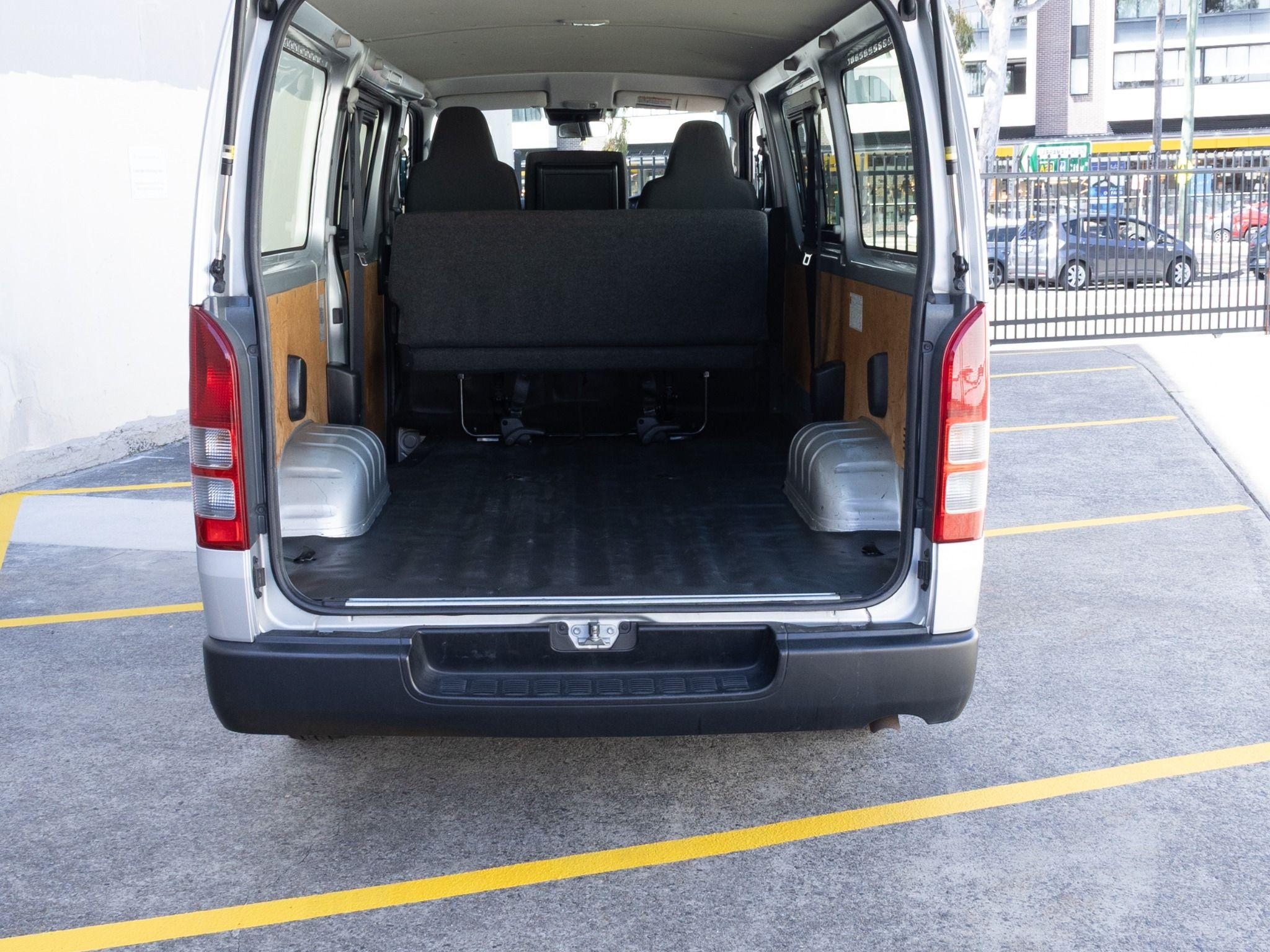 TOYOTA HIACE