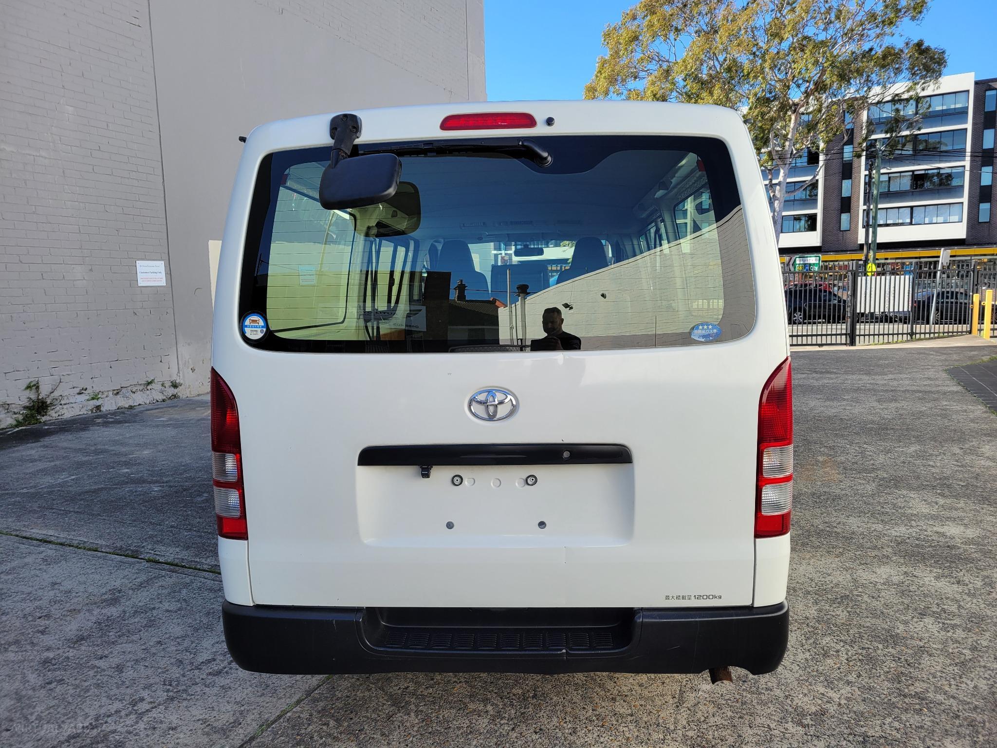 TOYOTA HIACE CREWMAN