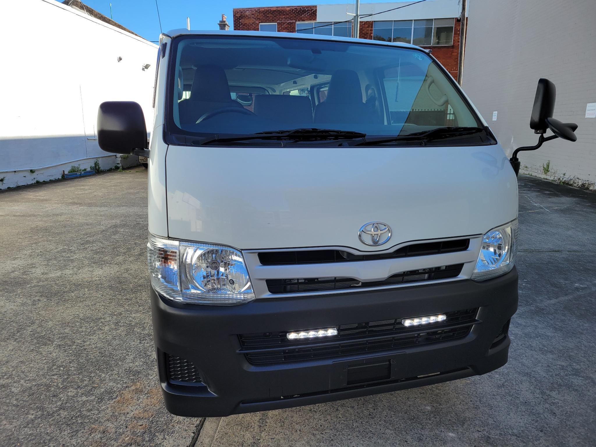 TOYOTA HIACE CREWMAN