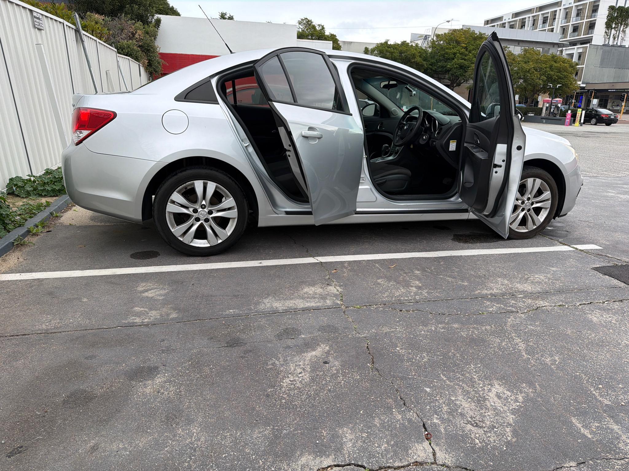 HOLDEN CRUZE